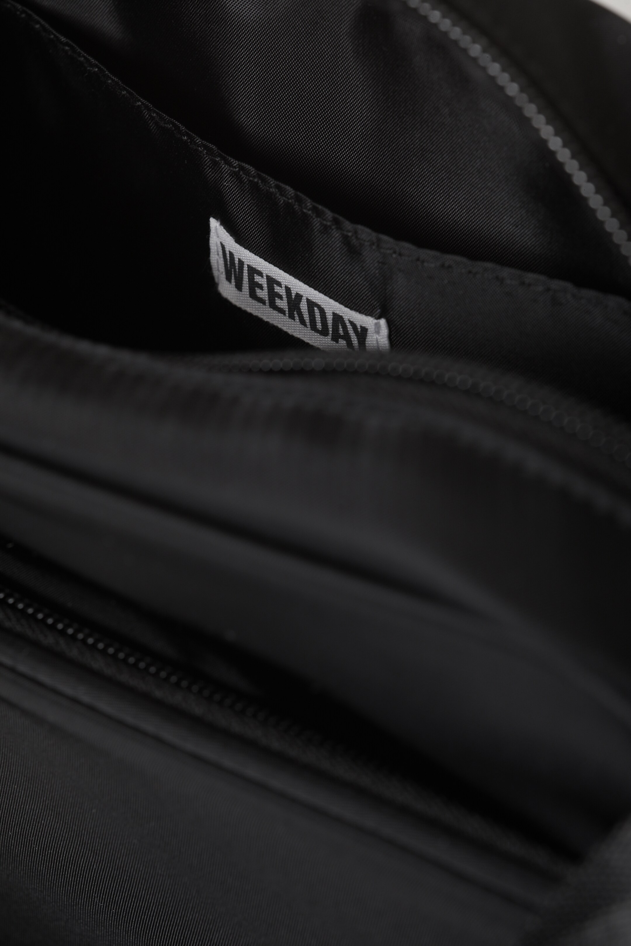 Zobrazit větší obrázek: Kompaktní unisex crossbody taška - Černá - ŽENY | H&M CZ 3