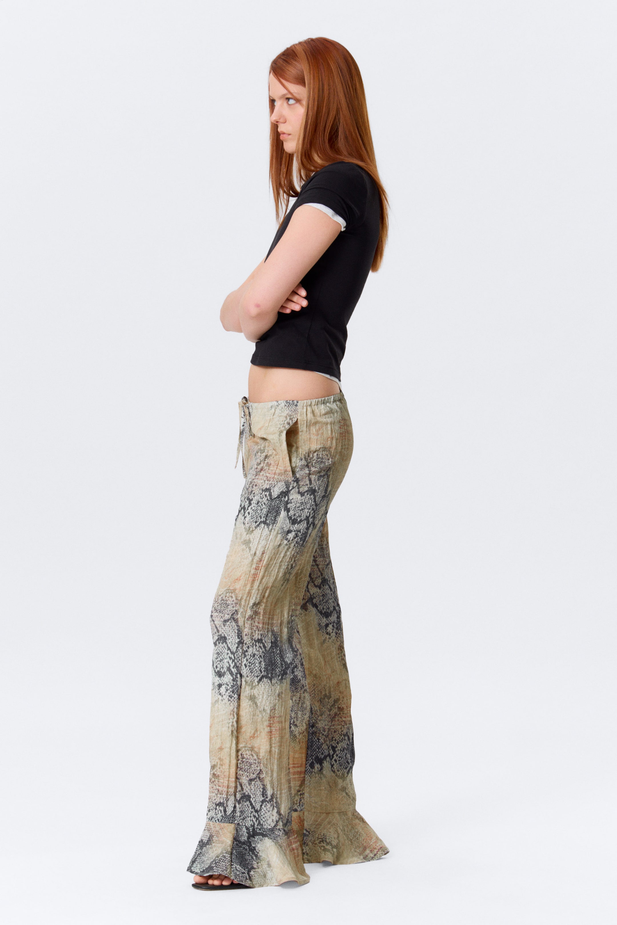 Beige - Ormskinnsmönstrad - Lediga byxor med volang - 2