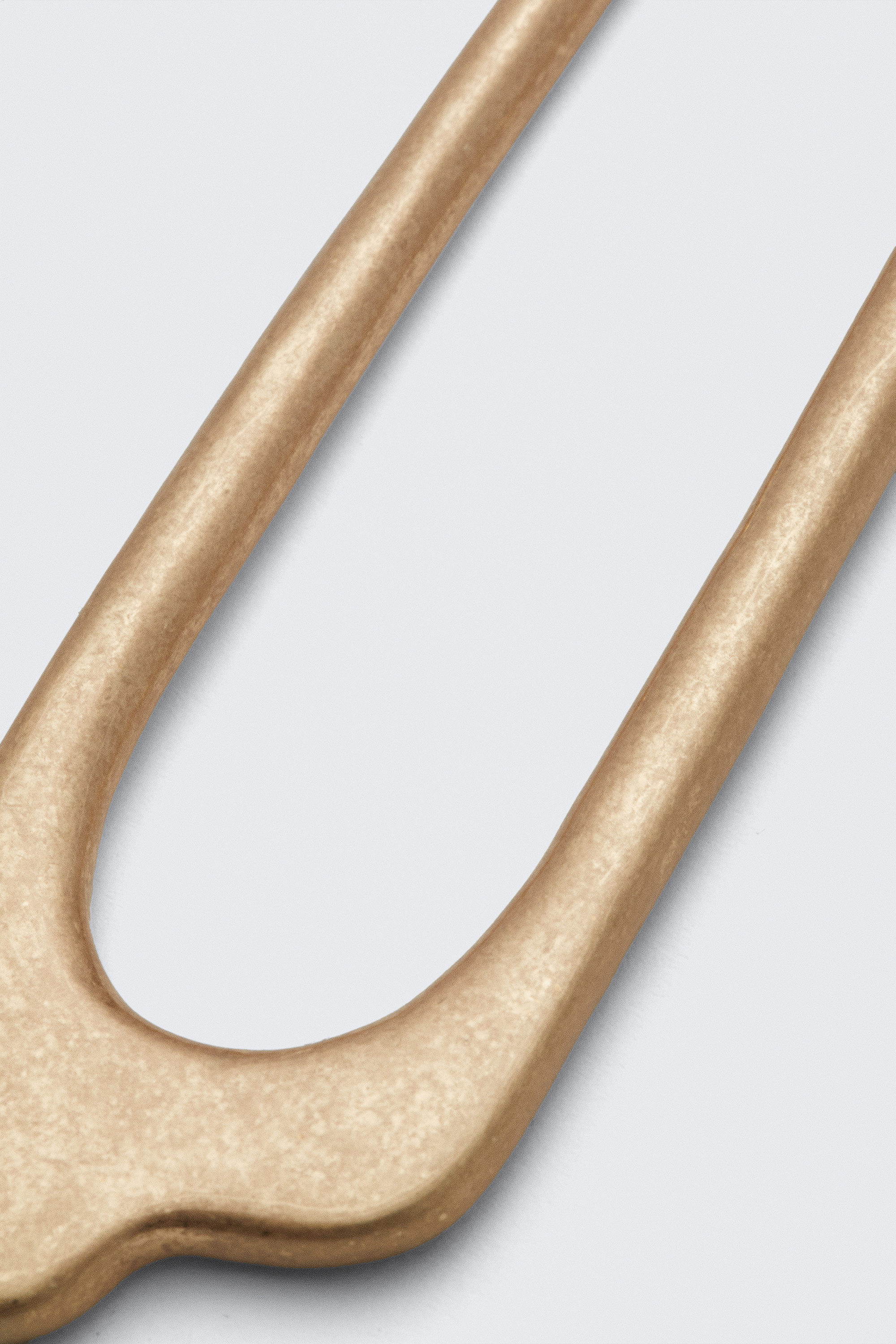 Varmguld - Skulptural hårnål i metall - 2