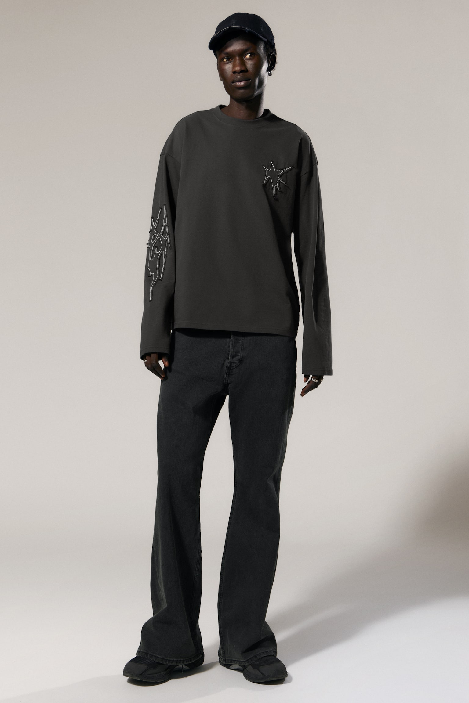 Geweldig boxy T-shirt met graphic en lange mouwen - Dark Grey - Tristar/Black & White Stripe - Dreams - 9