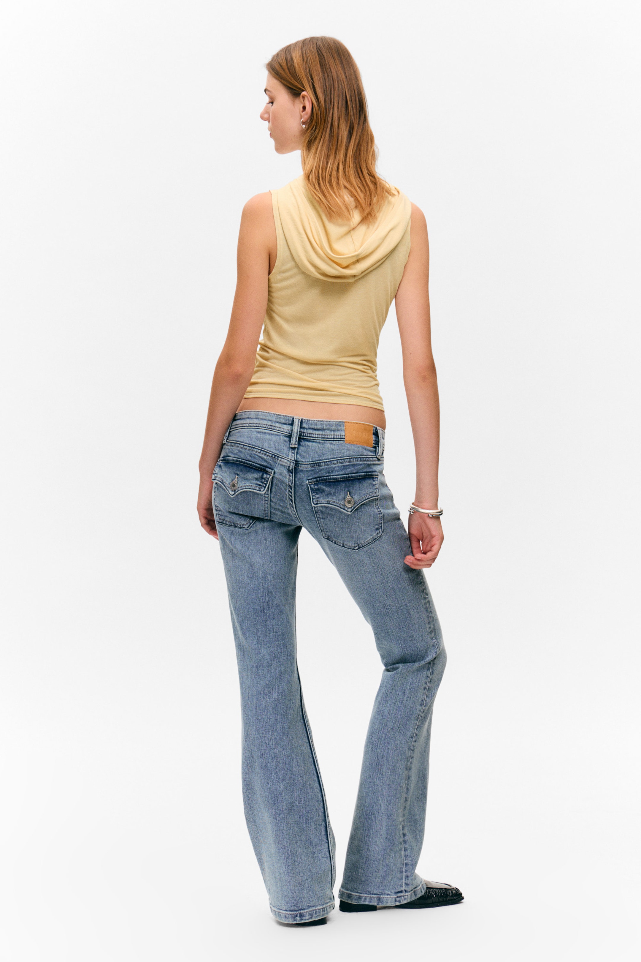 Fresh Blue - Mellanblå - Low Waist Slim Flared Leg Jeans - 4