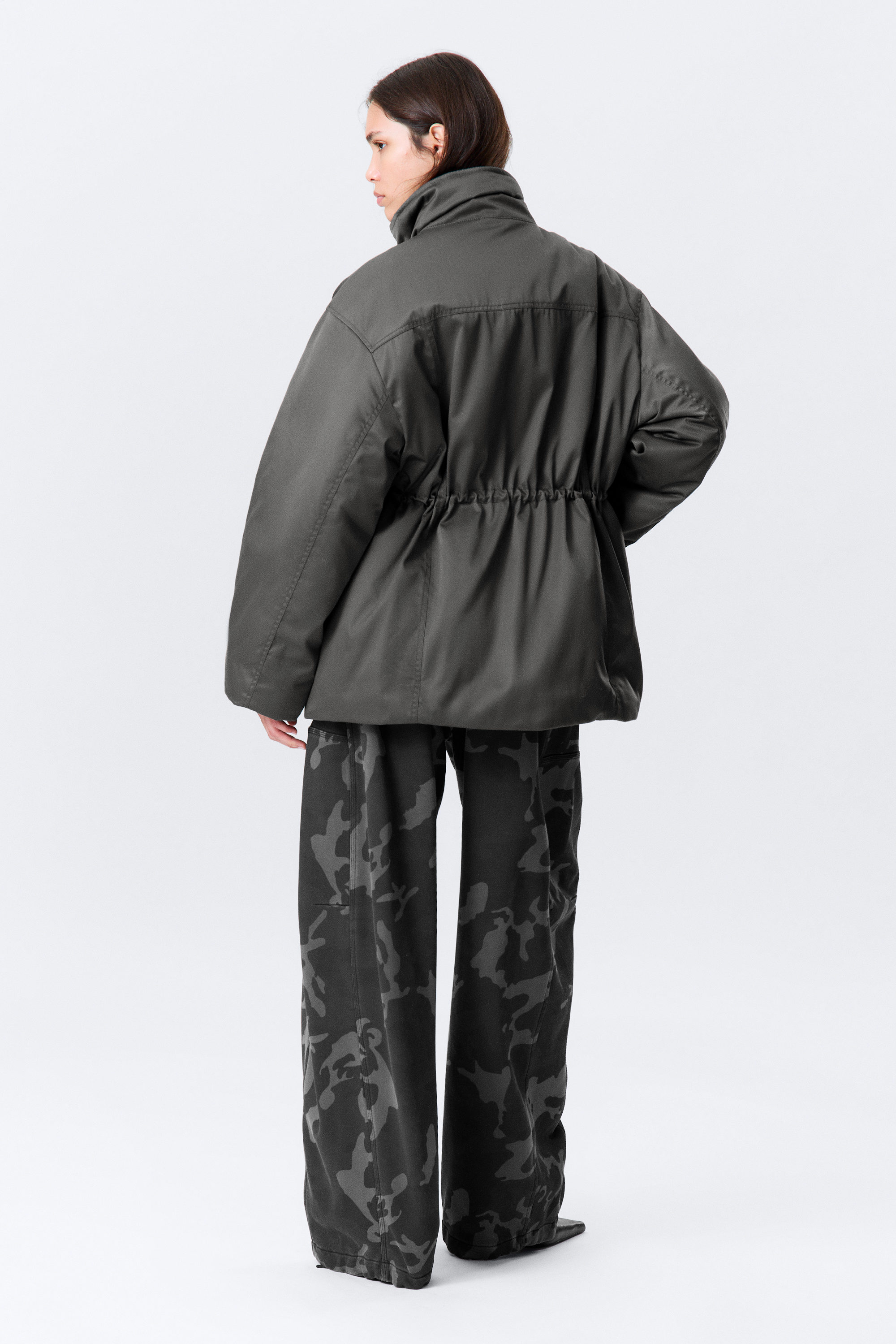 Mörkgrå - Oversized vadderad utilityjacka - 7