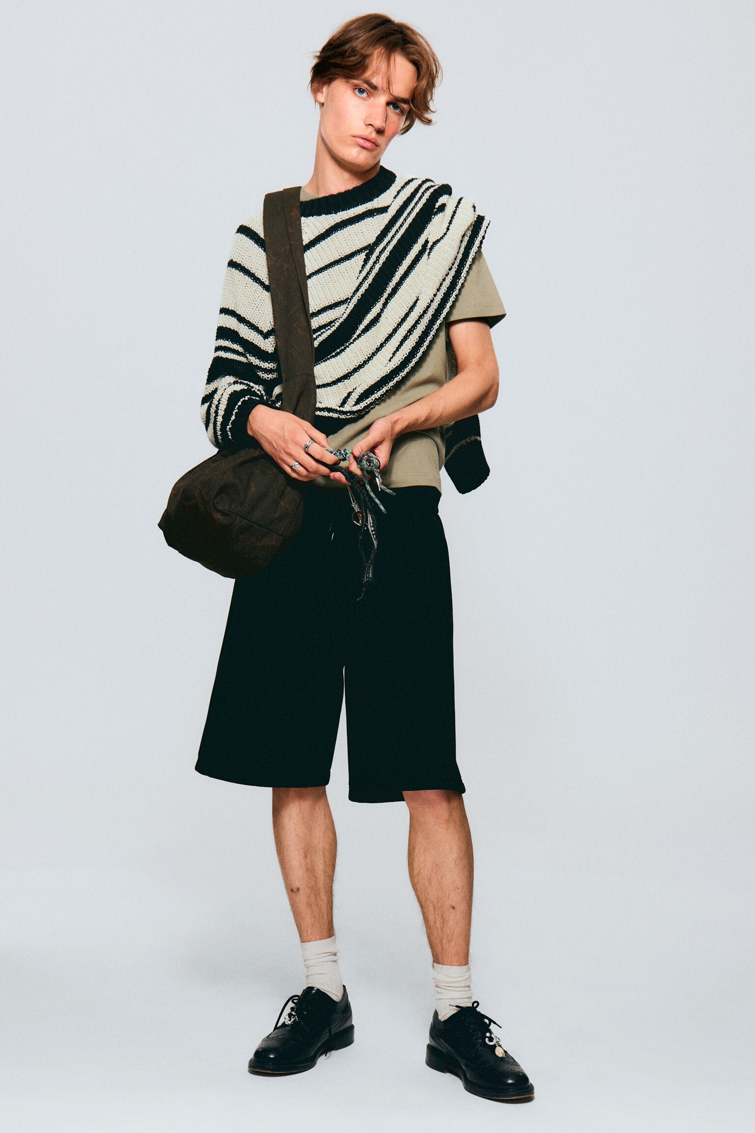 Sweter w paski z reglanowym rękawem - Striped Beige/Striped Blue - 3