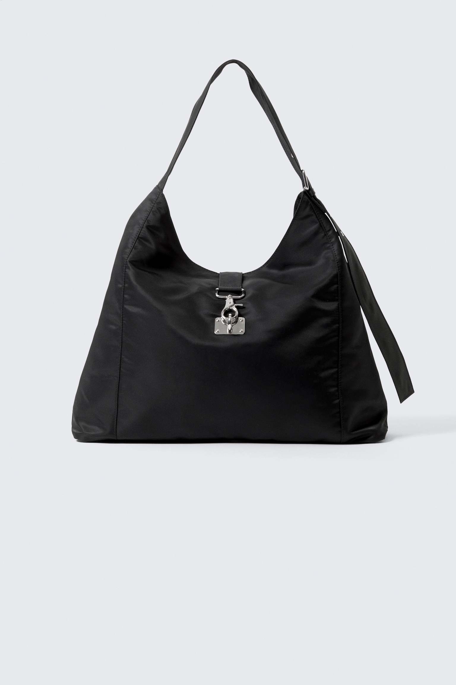 Mittelgroße Schultertasche mit Hakenverschluss - Schwarz