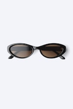 Black - Brown Lenses - Oval Sunglasses - 2