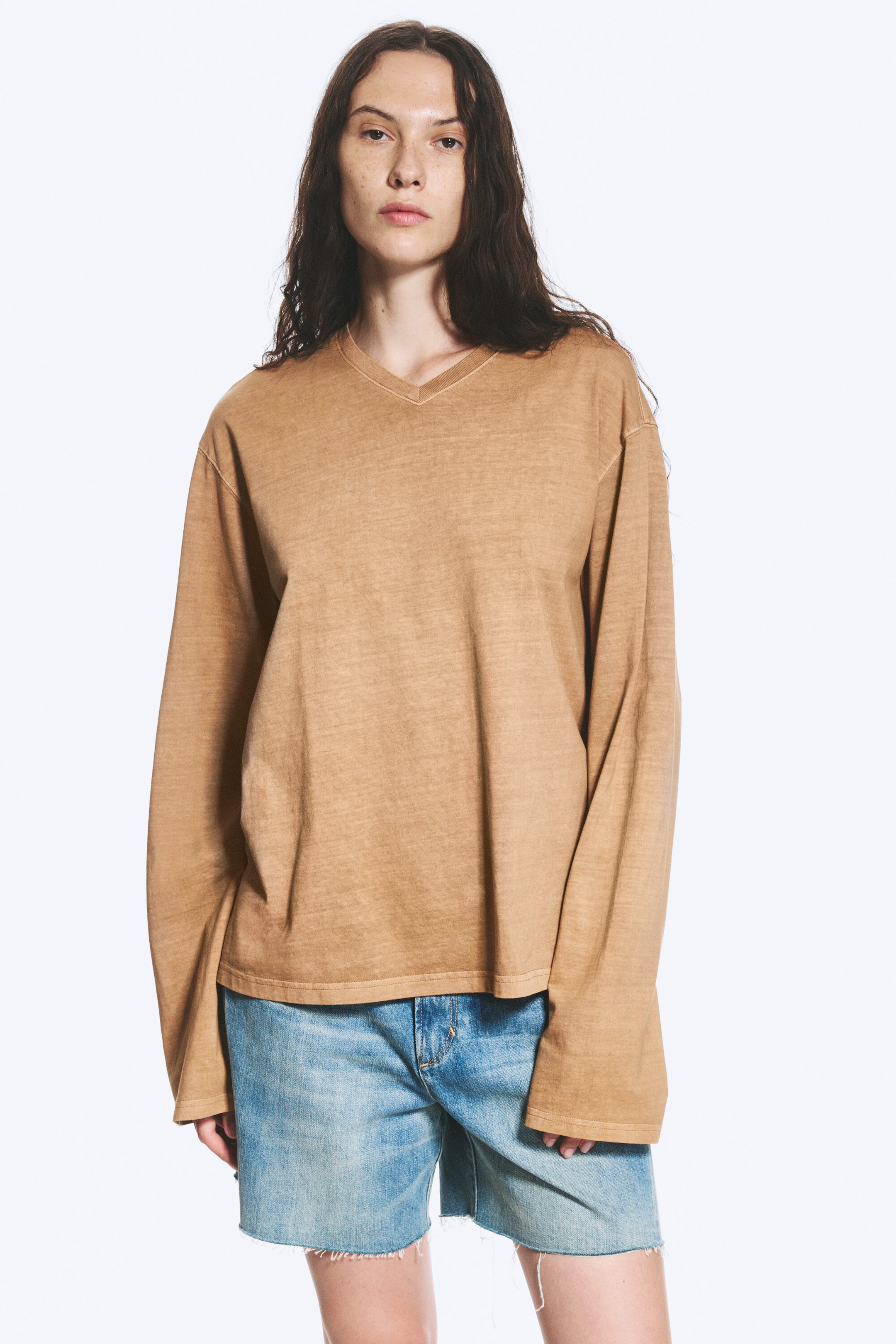 Tvättad Beige - Boxig v-ringad långärmad t-shirt - 1