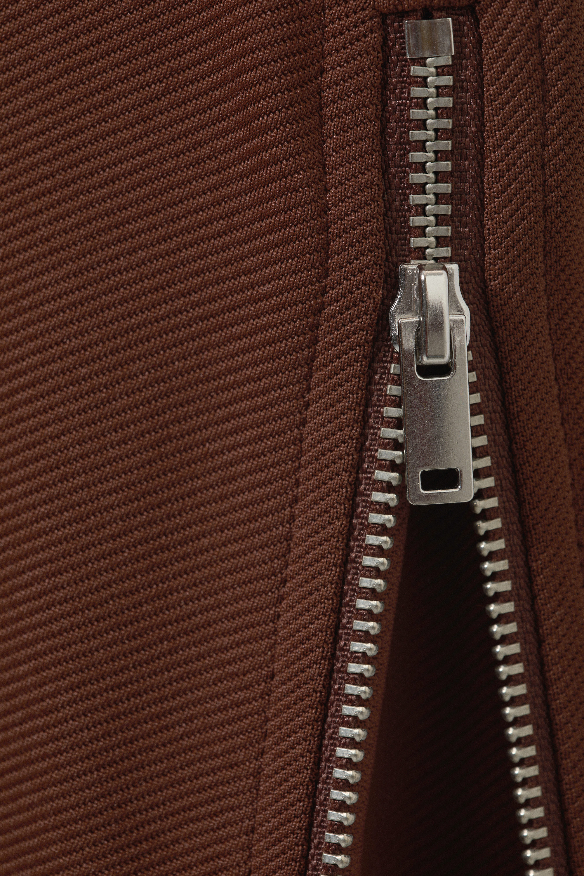 Braun - Ausgestellte Zip-up-Hose mit mittlerer Bundhöhe - 4