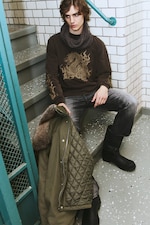 Dunkelbraun - Lang - Lässiges Longsleeve mit Grafikdruck - 2