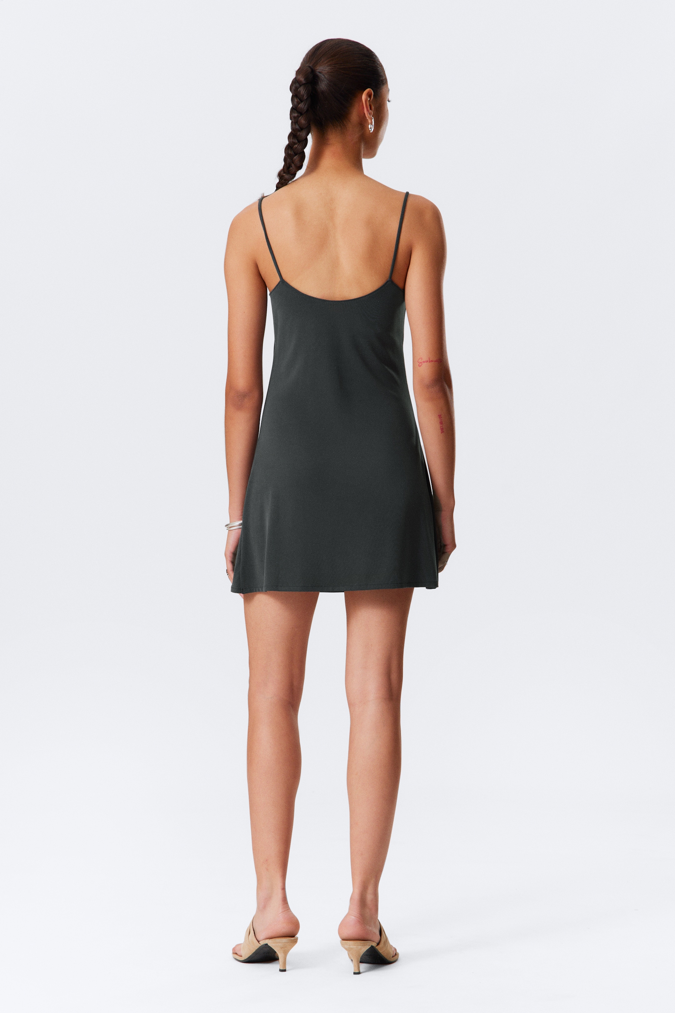 Visualizza immagine più grande: Mini abito sottoveste con spalline sottili - Nero - DONNA | H&M IT 4