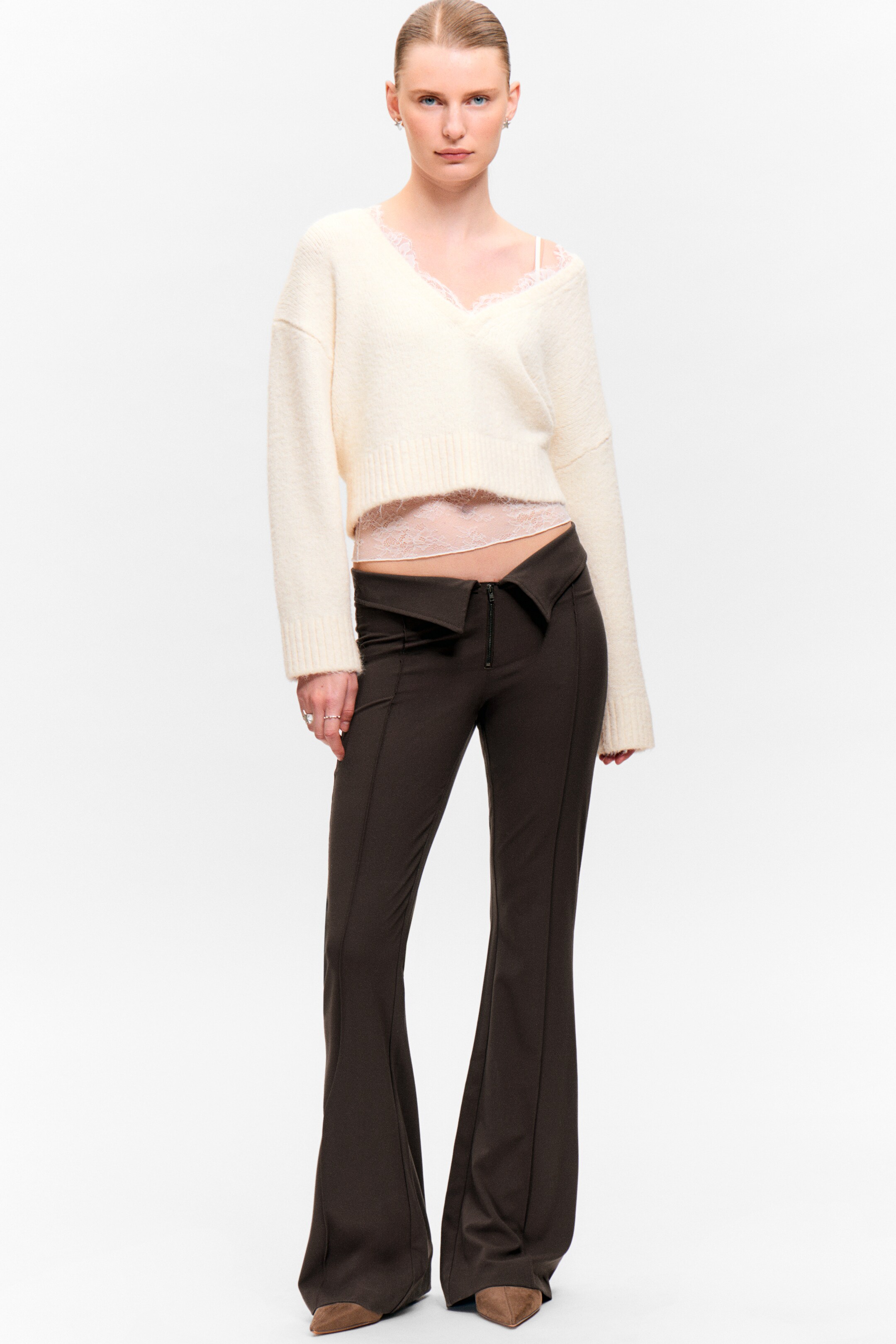 Agrandir l'image: Pantalon de costume évasé taille basse - Marron foncé - FEMME | H&M FR 1