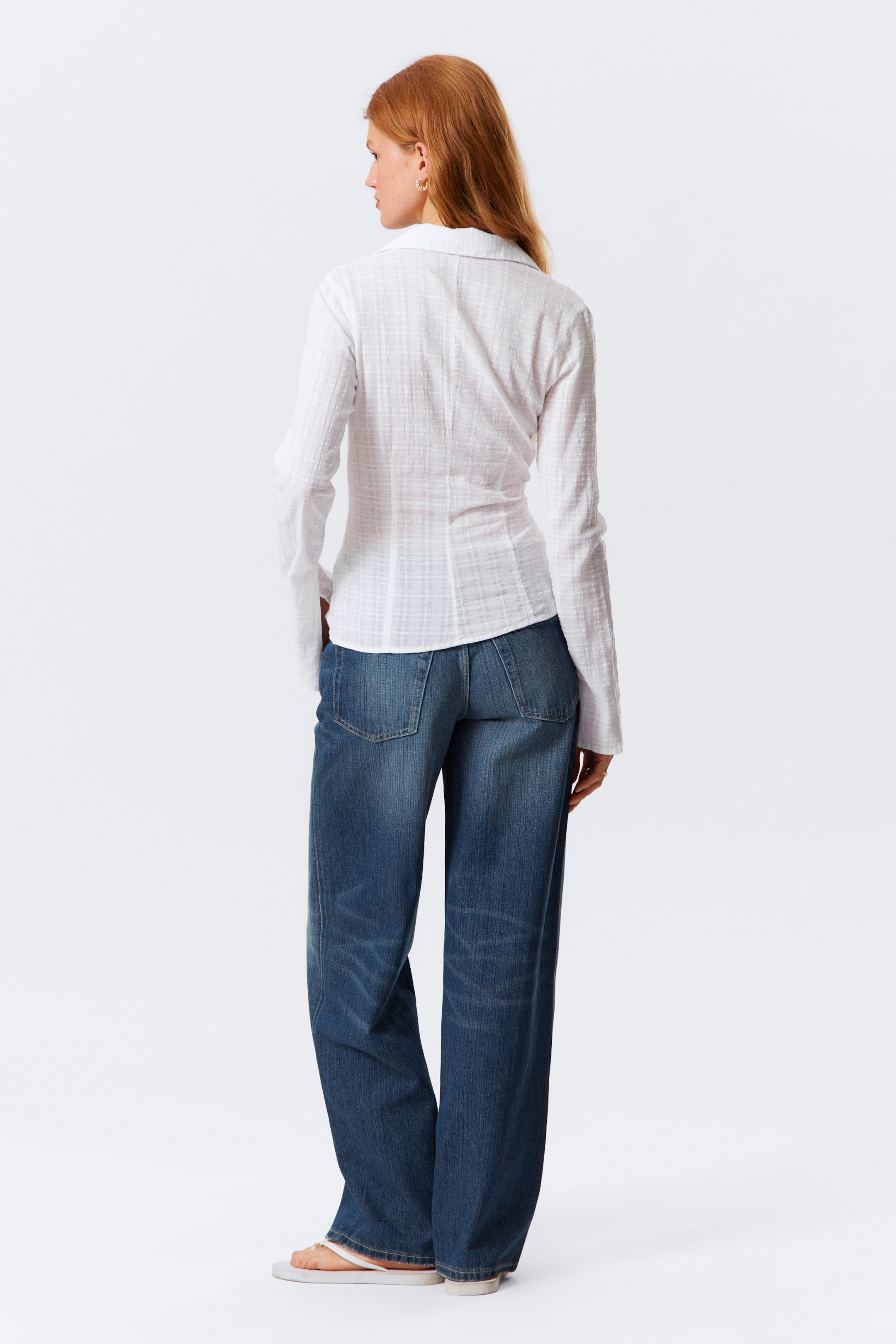 Grösseres Bild ansehen: Strukturierte Bluse mit schmaler Passform - Weiß - DAMEN | H&M CH 4