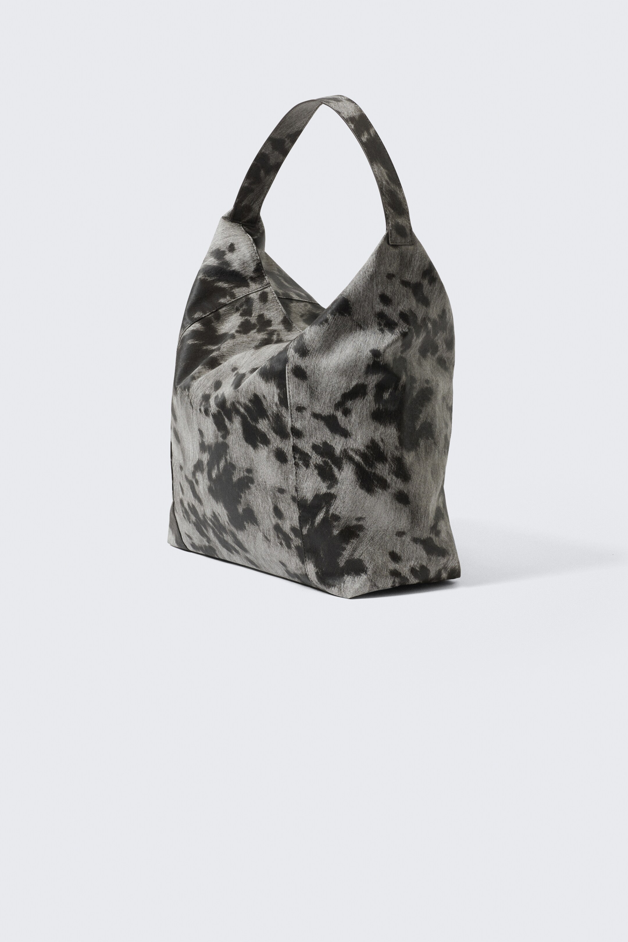 Преглед на по-голямо изображение: Square Cow Shoulder Bag - Black & White - Cow Print - ЖЕНИ | H&M BG 2