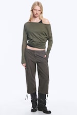 Vert kaki foncé - Top clouté à épaules dénudées et manches longues - 1