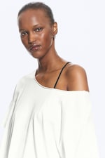 Gebroken wit - Oversized T-shirt met boothals - 1