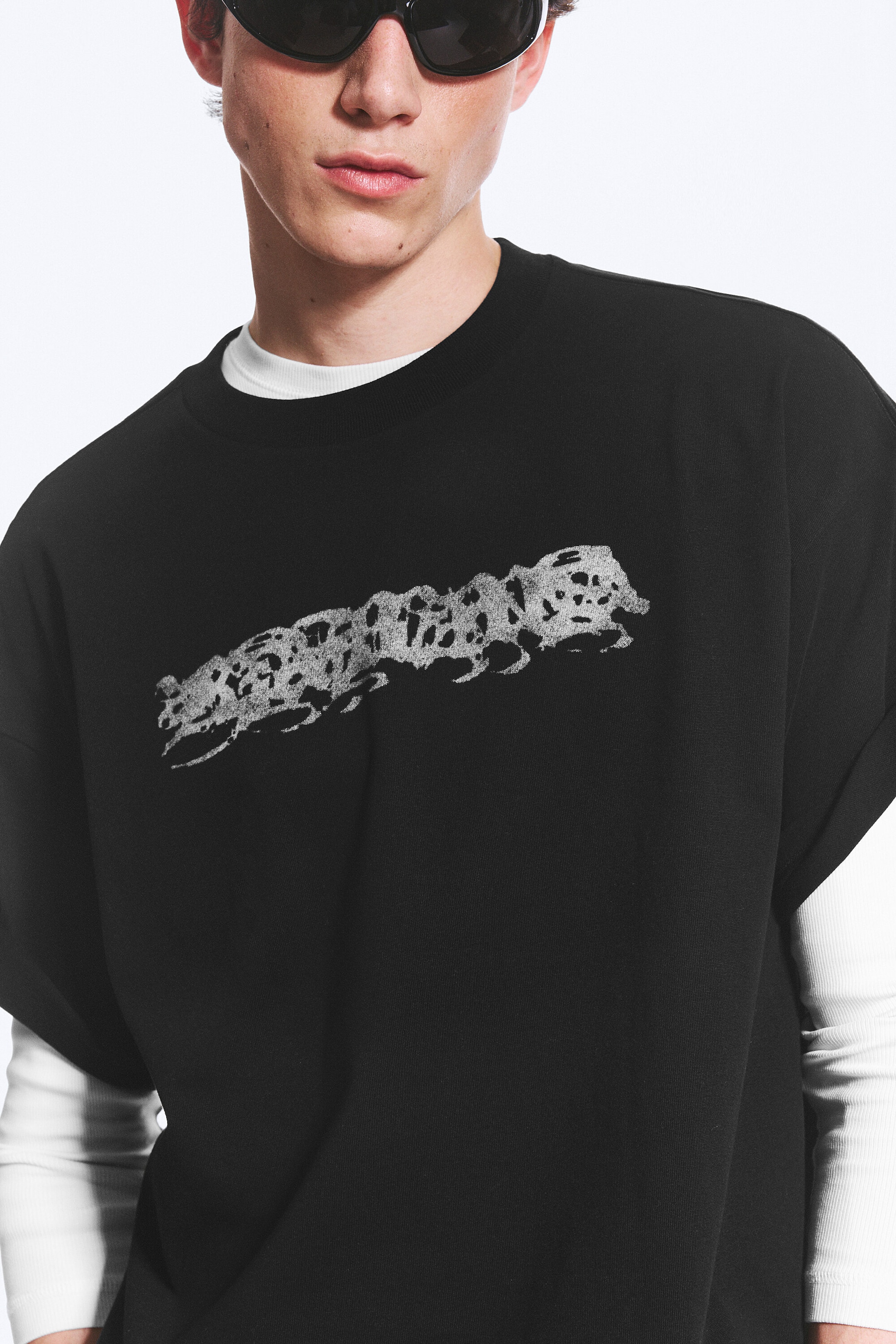 Black - Karma - T-shirt met boxy pasvorm en grafische print - 2