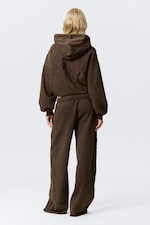 Dunkelbraun - Locker geschnittene, bestickte Jogginghose - 3