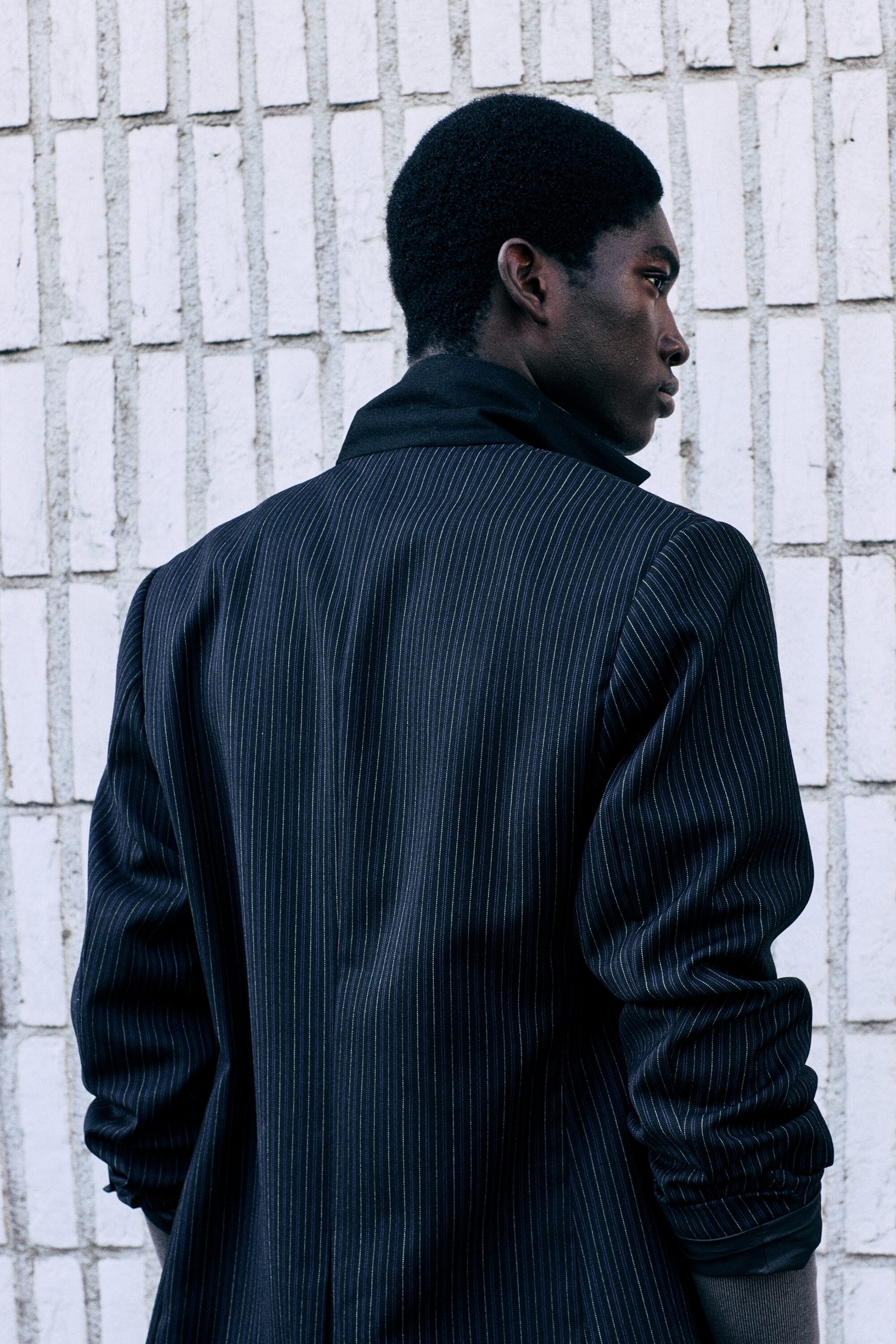 Schwarz gestreift - Einreihiger Blazer aus Wollmischung - 4