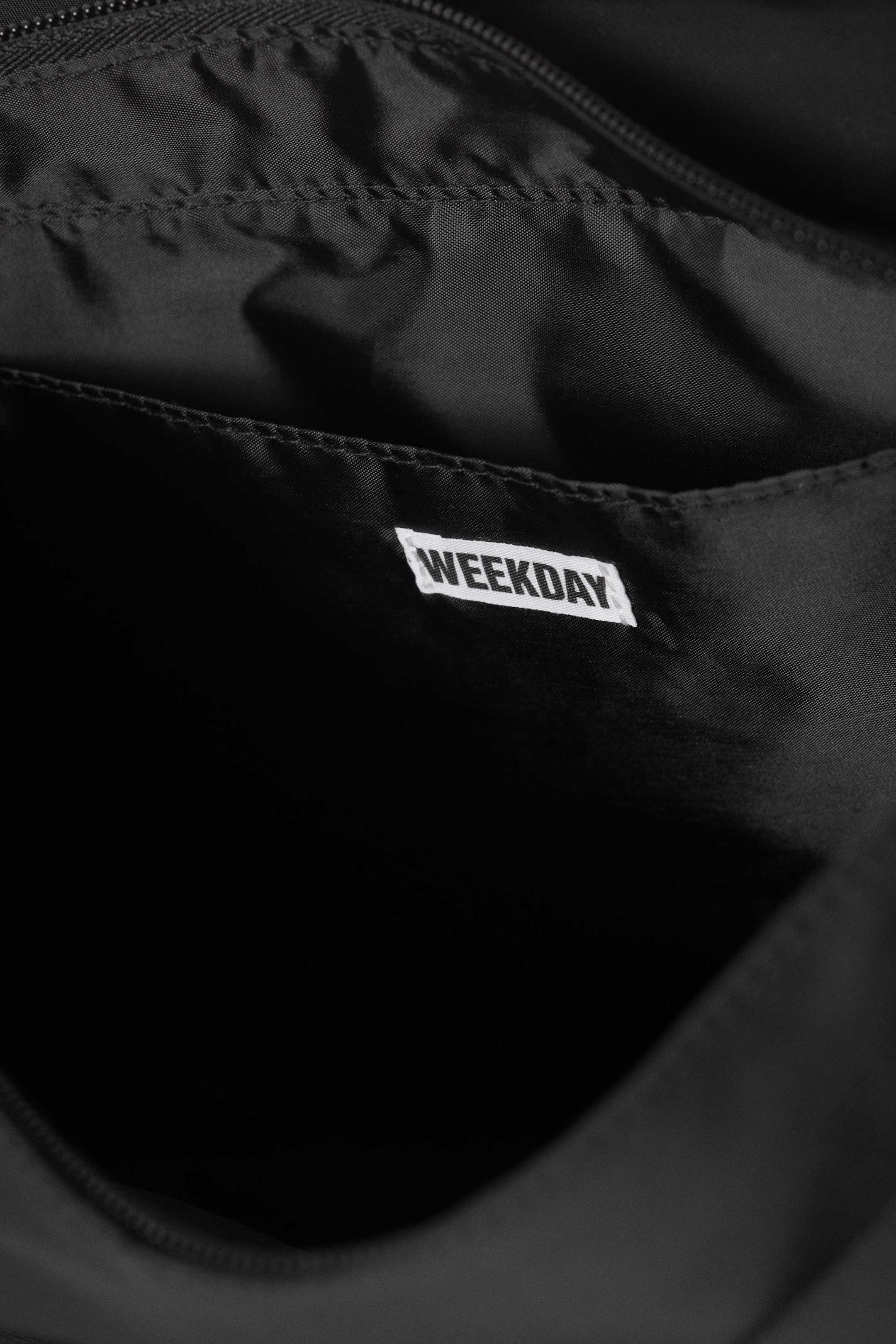 Svart - Medium axelremsväska i nylon-twill - 4