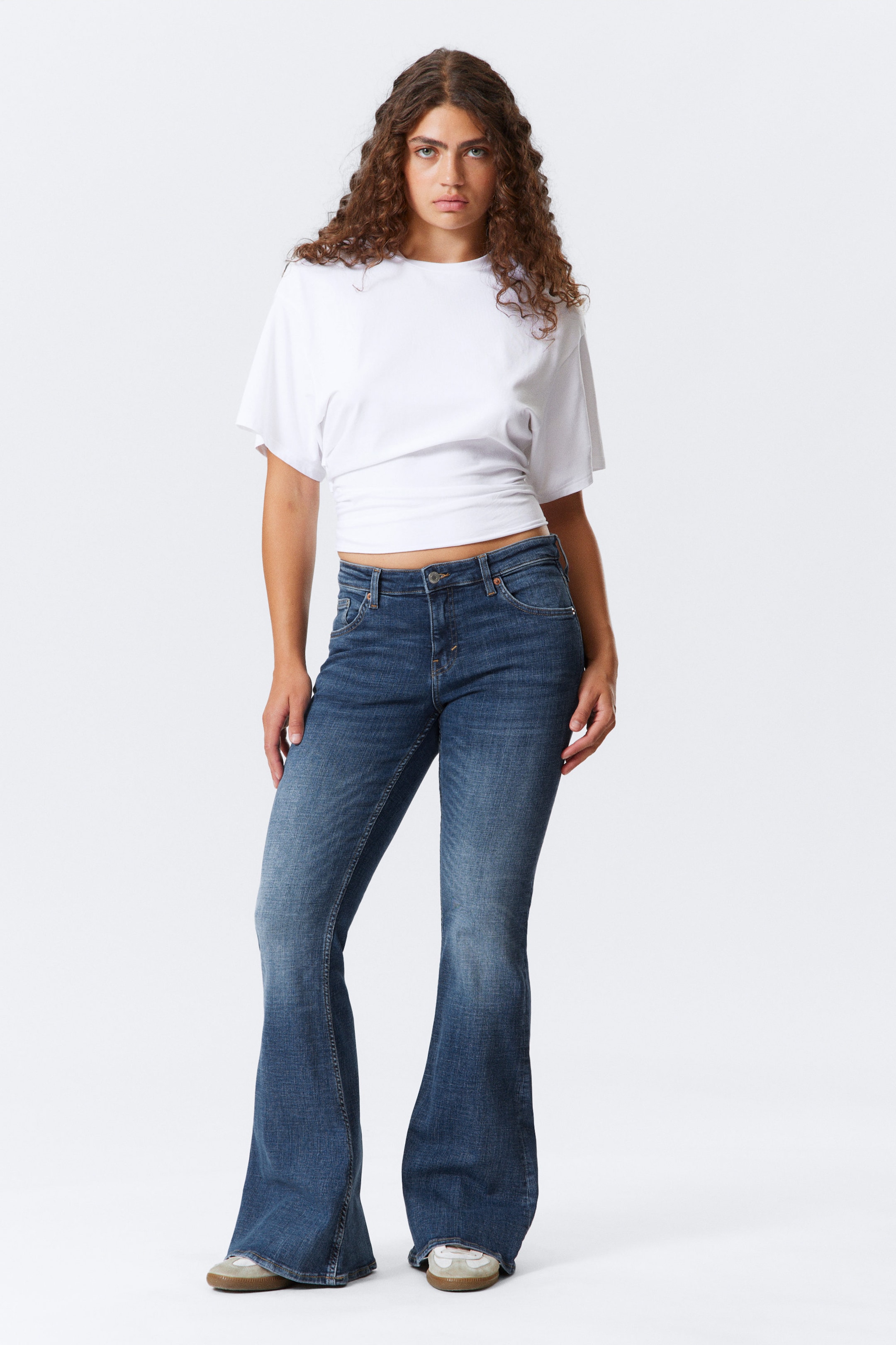 Lake Blue - Mittelblau - Katsumi Low Rise Slim Flared Leg Jeans - 1