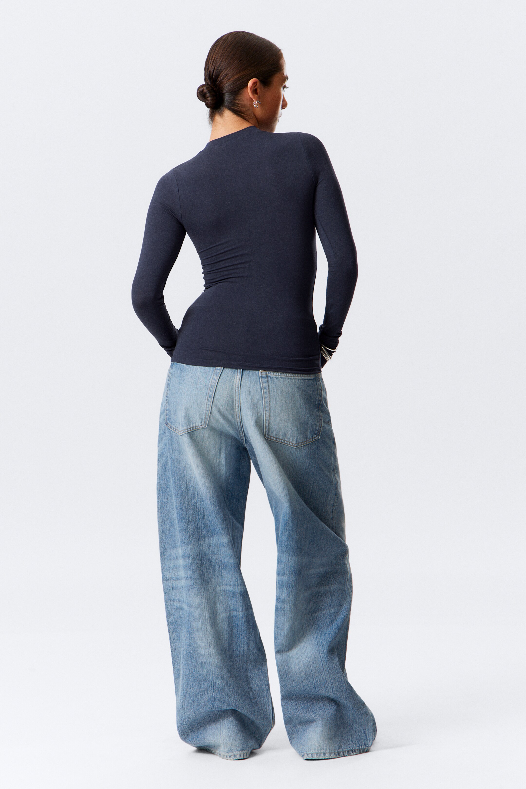 Größeres Bild anzeigen: Slim Long-Sleeved Buttoned Cardigan - Dunkelblau - Ladies | H&M AT 4