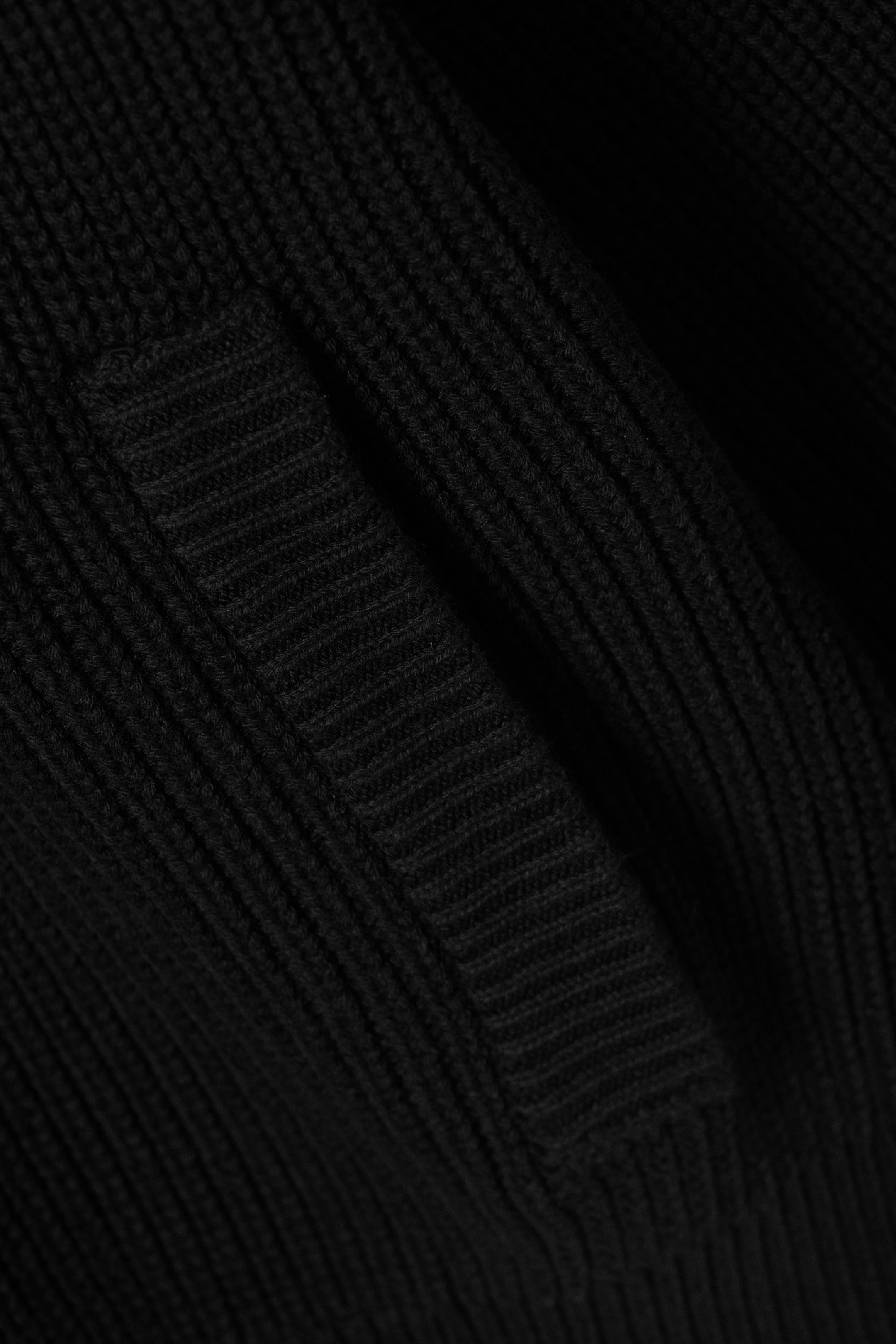 Schwarz - Entspannte Zip-Strickjacke mit hohem Kragen - 5