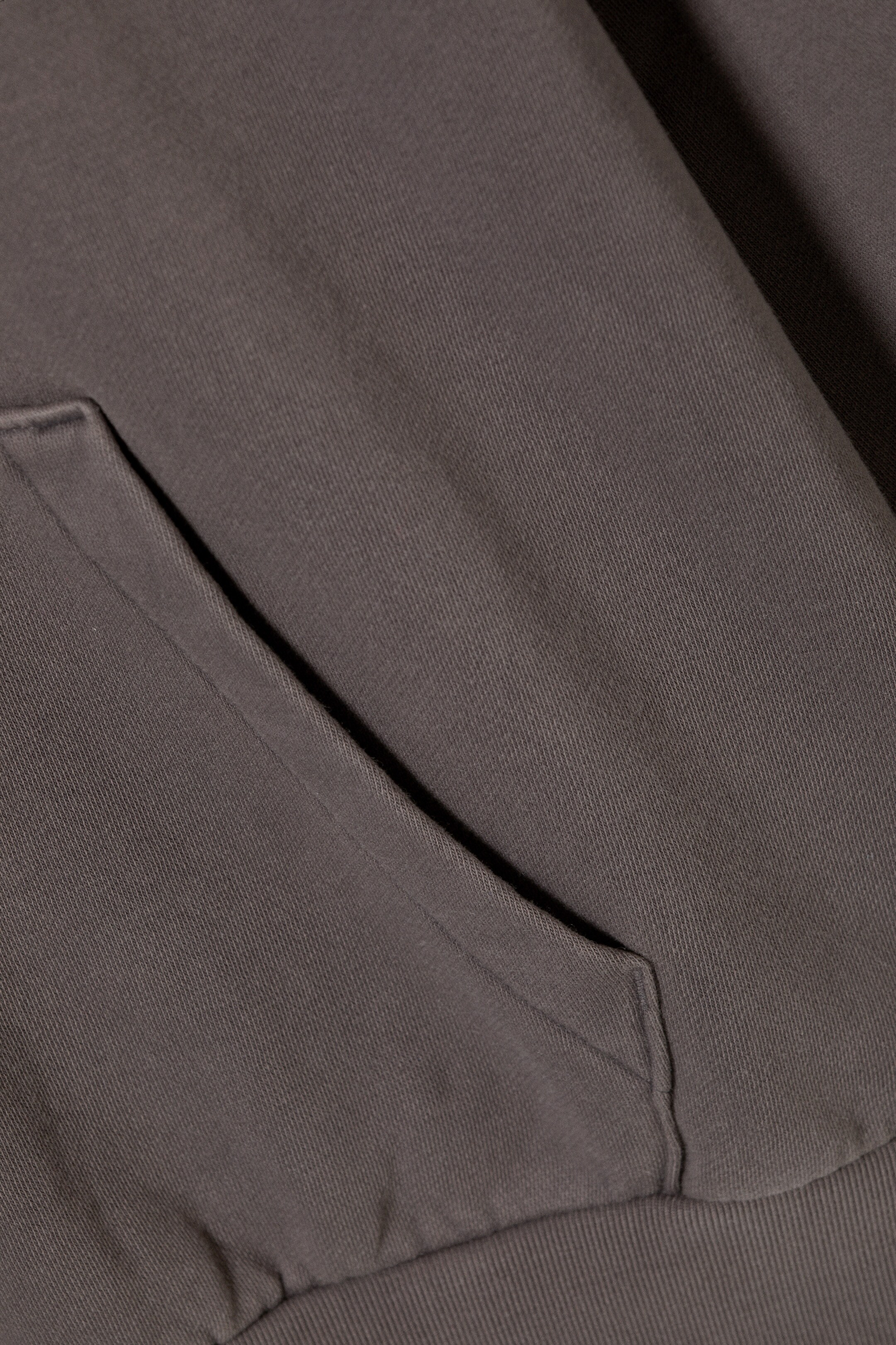 Προβολή μεγαλύτερης εικόνας: Φούτερ με φαρδιά γραμμή - Washed Dark Brown - Men | H&M GR 5