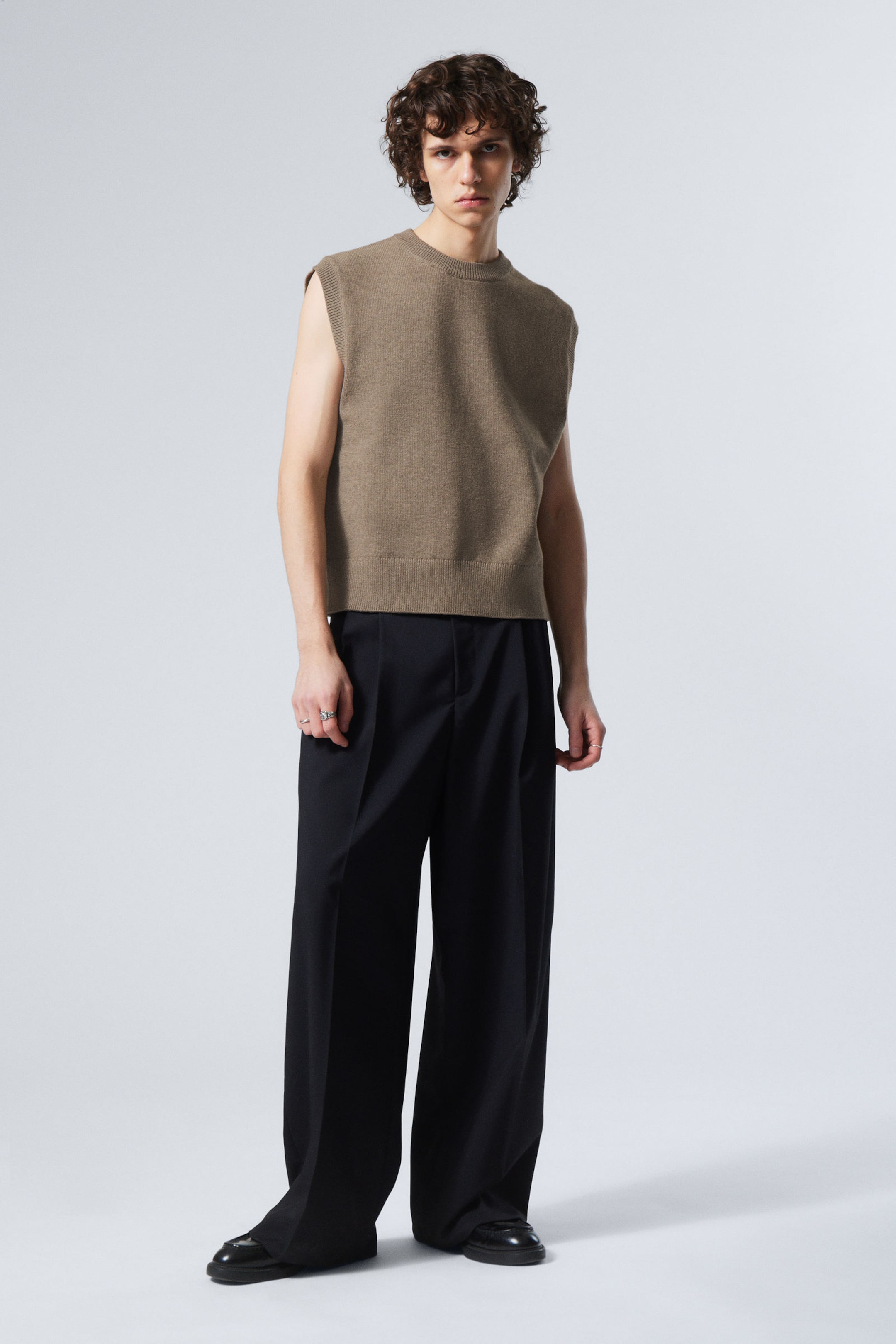 #625D55 - Knitted Vest - 2