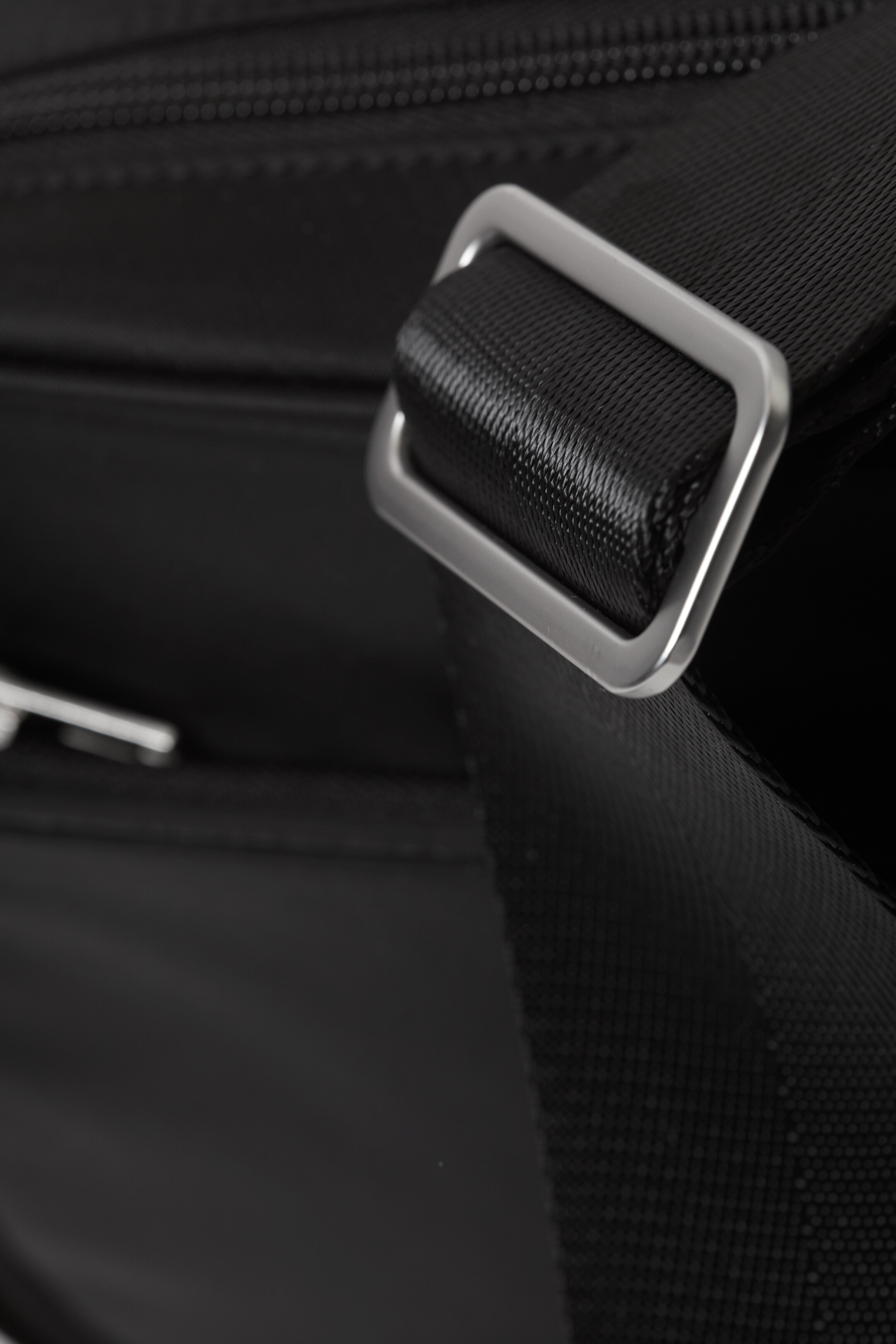 Zobrazit větší obrázek: Kompaktní unisex crossbody taška - Černá - ŽENY | H&M CZ 4