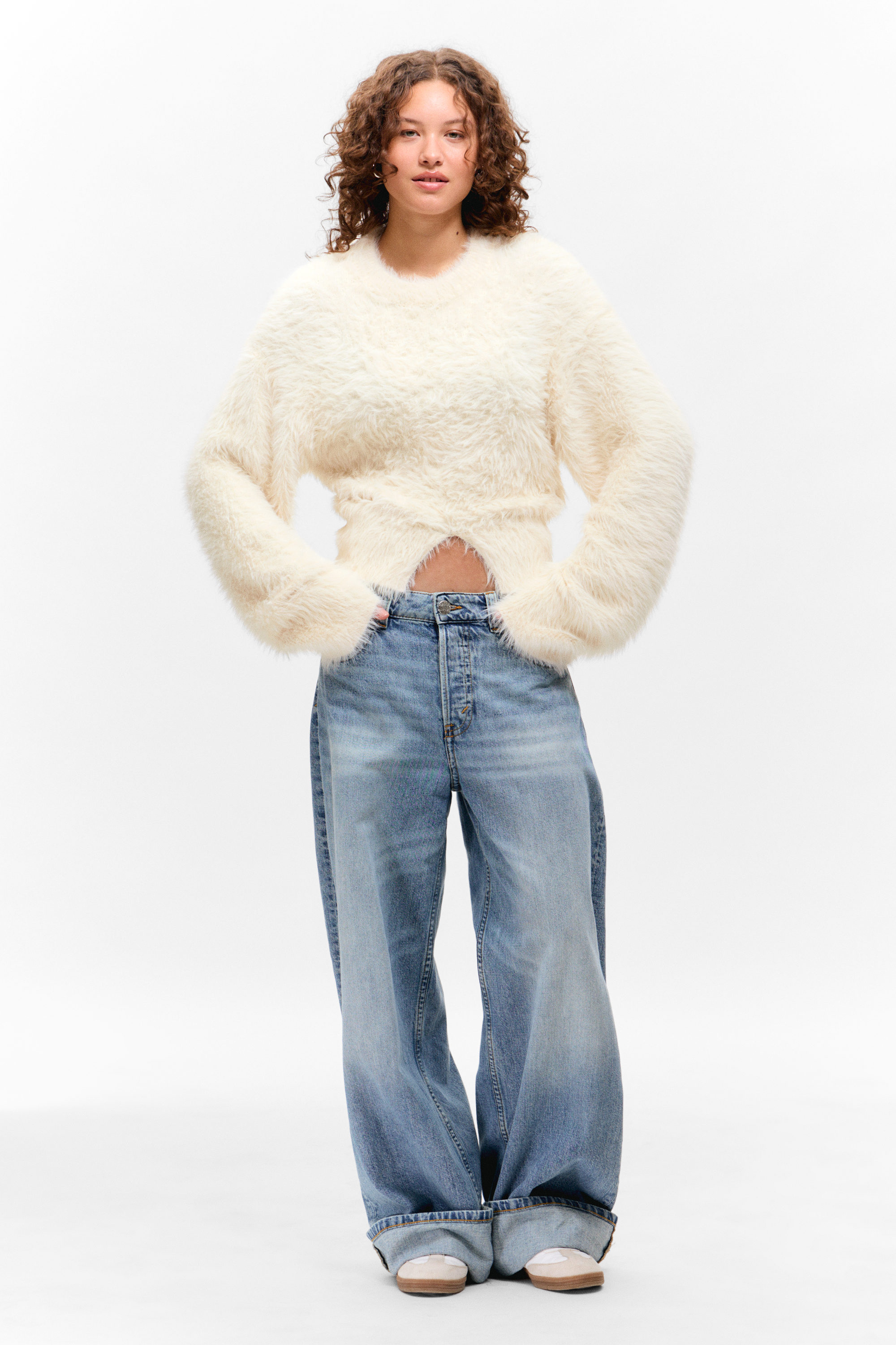 Weiß - Flauschiger Strickpullover - 2