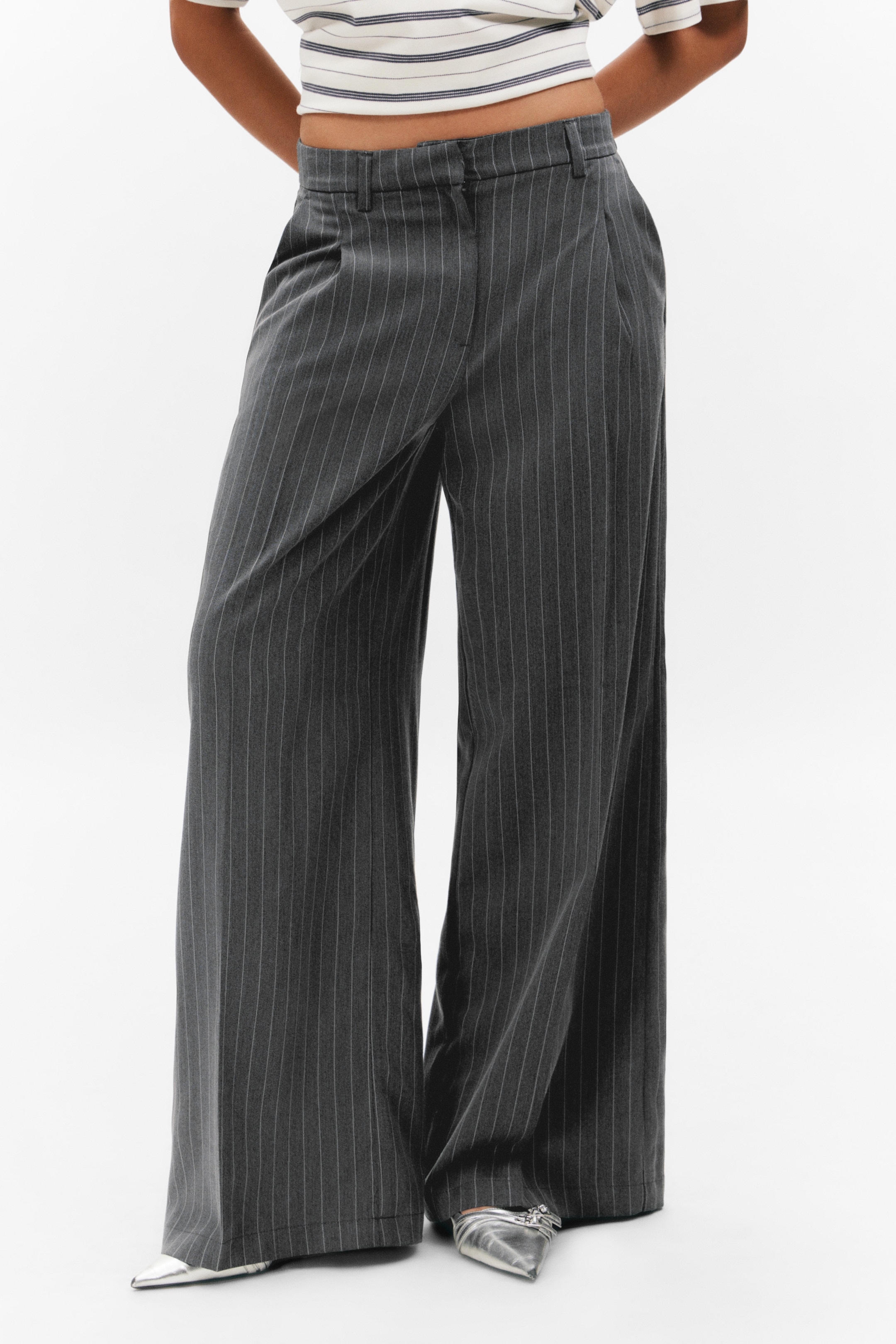 Visualizza immagine più grande: Pantaloni sartoriali a gamba larga - Motivo gessato grigio scuro - DONNA | H&M IT 2