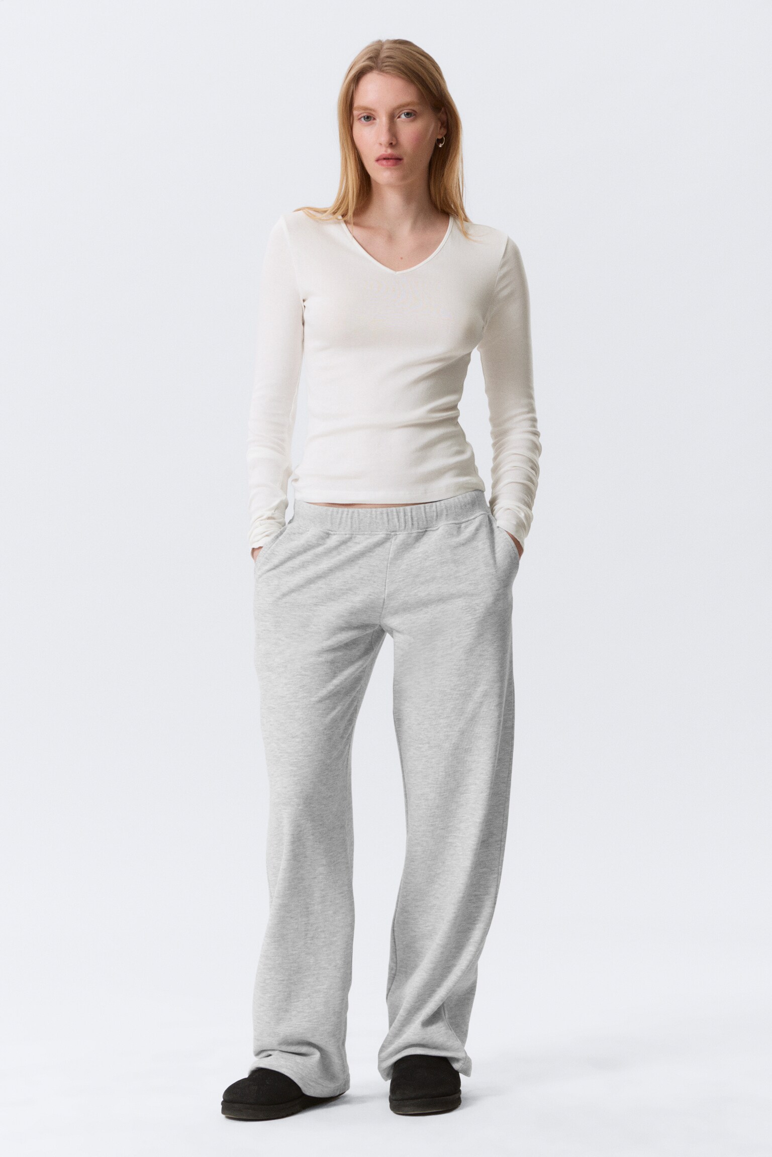 Slim V-Neck Long-Sleeved Top - Off-white/Dark Beige - 5