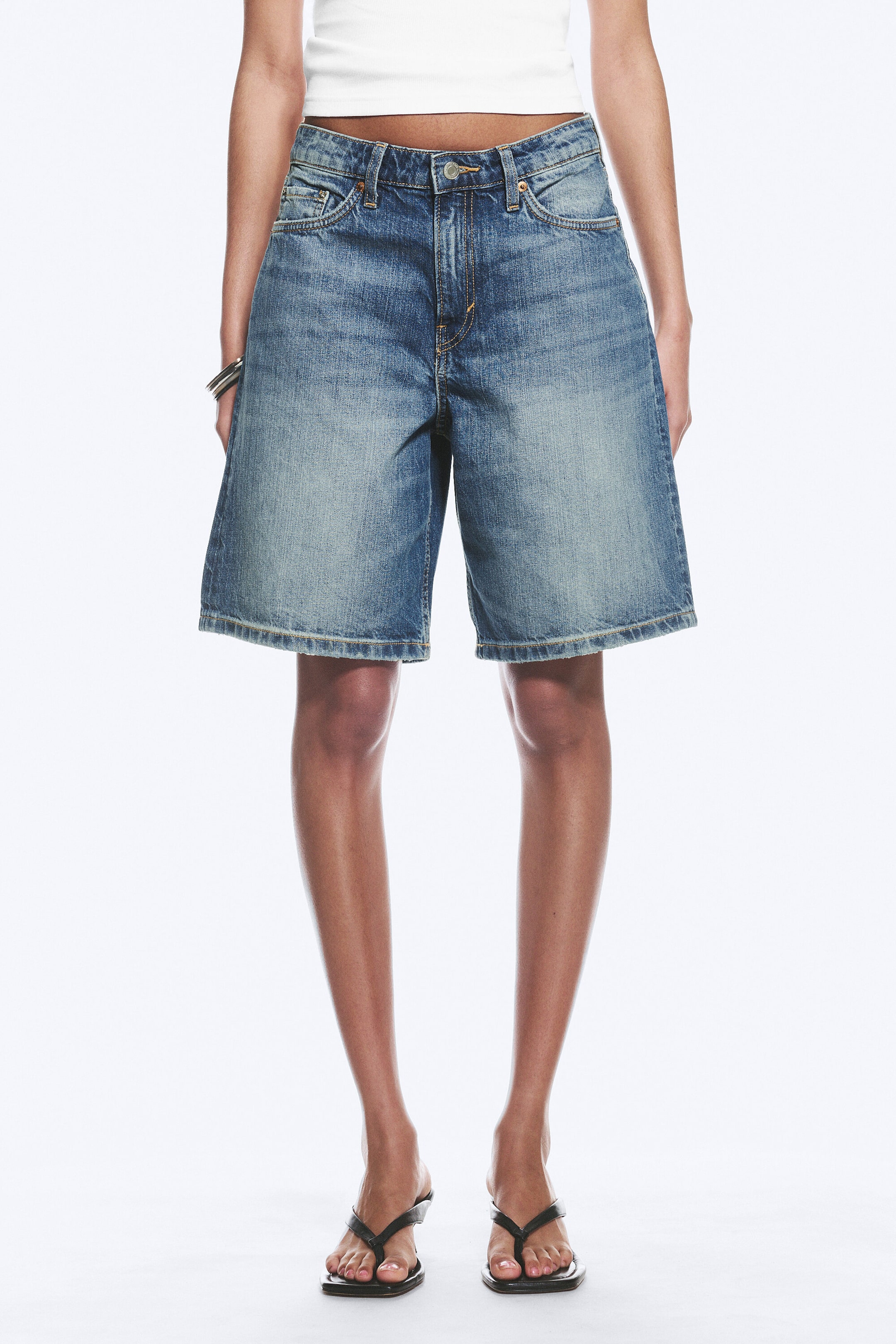 Radio Blue - Medium Blue - Monterey denim short met lage taille - 4