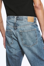 Radio Blue - Medium Blue - Ray Mid Rise Relaxed Tapered Leg Jeans - 3