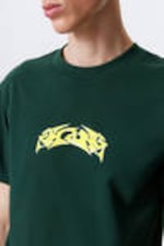 Dunkelgrün - "Bingo" - Kastiges T-Shirt mit Grafikprint - 2