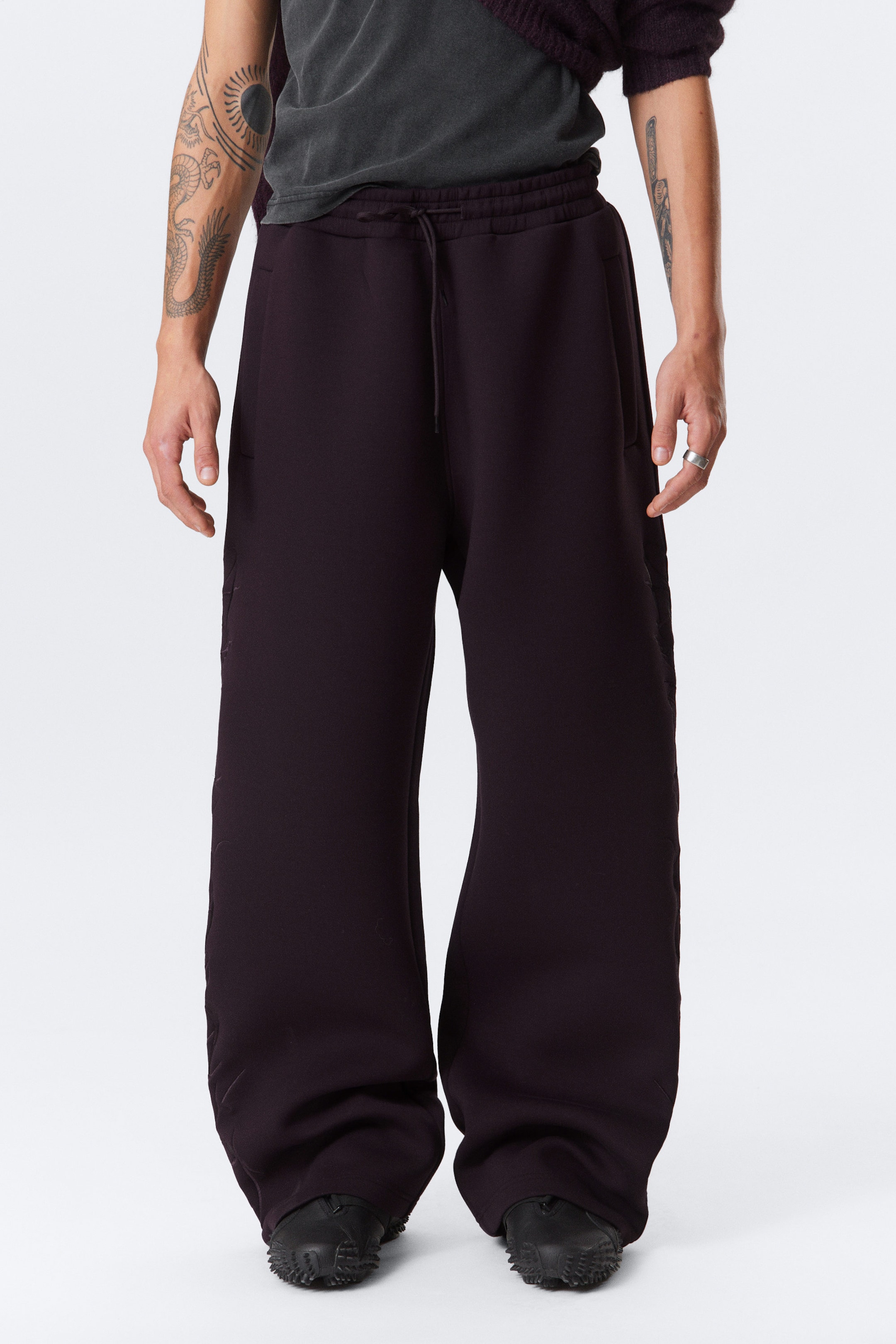 Dunkellila - Bestickt - Locker geschnittene Scuba-Jogginghose mit Print - 2