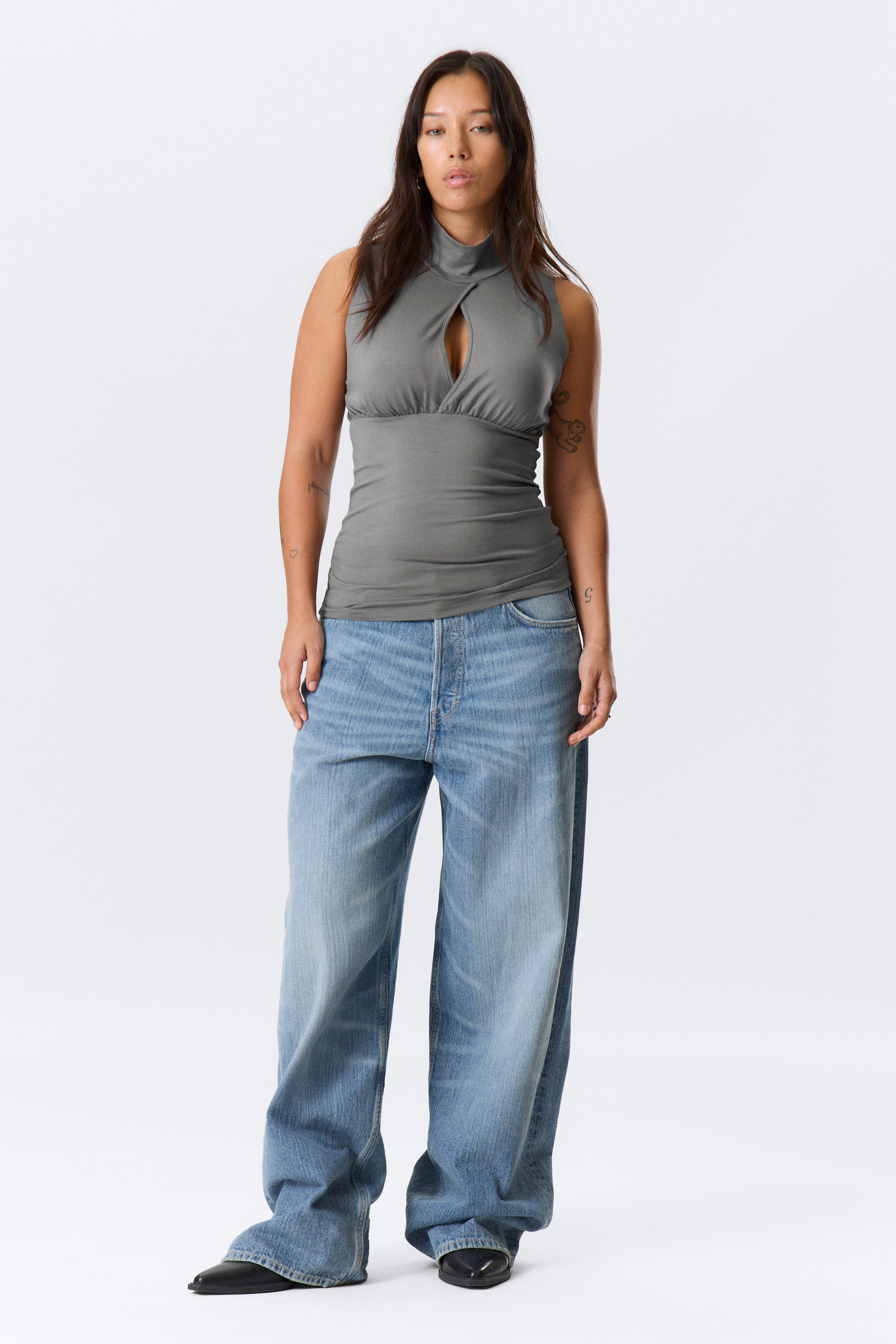 Grey - Sleeveless Turtleneck Top - 2