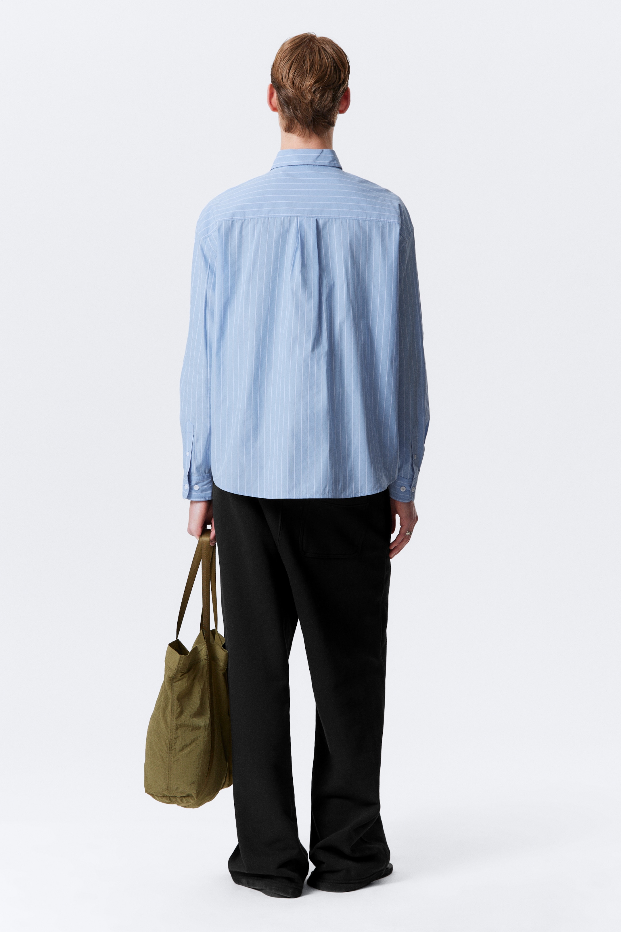 Se større billede: Oversized stribet poplin-skjorte med knapper - Stribet lyseblå - HERRE | H&M DK 4