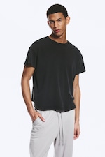 Sliten Svart - T-shirt i boxig modell med holkärm i bomull - 0
