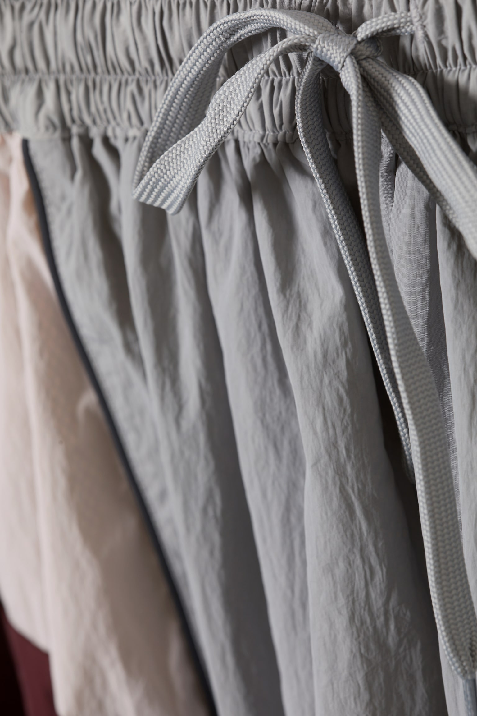 A-Linien-Minirock aus Nylon im Colourblock-Design - Grau/Rosa/Rot - 3
