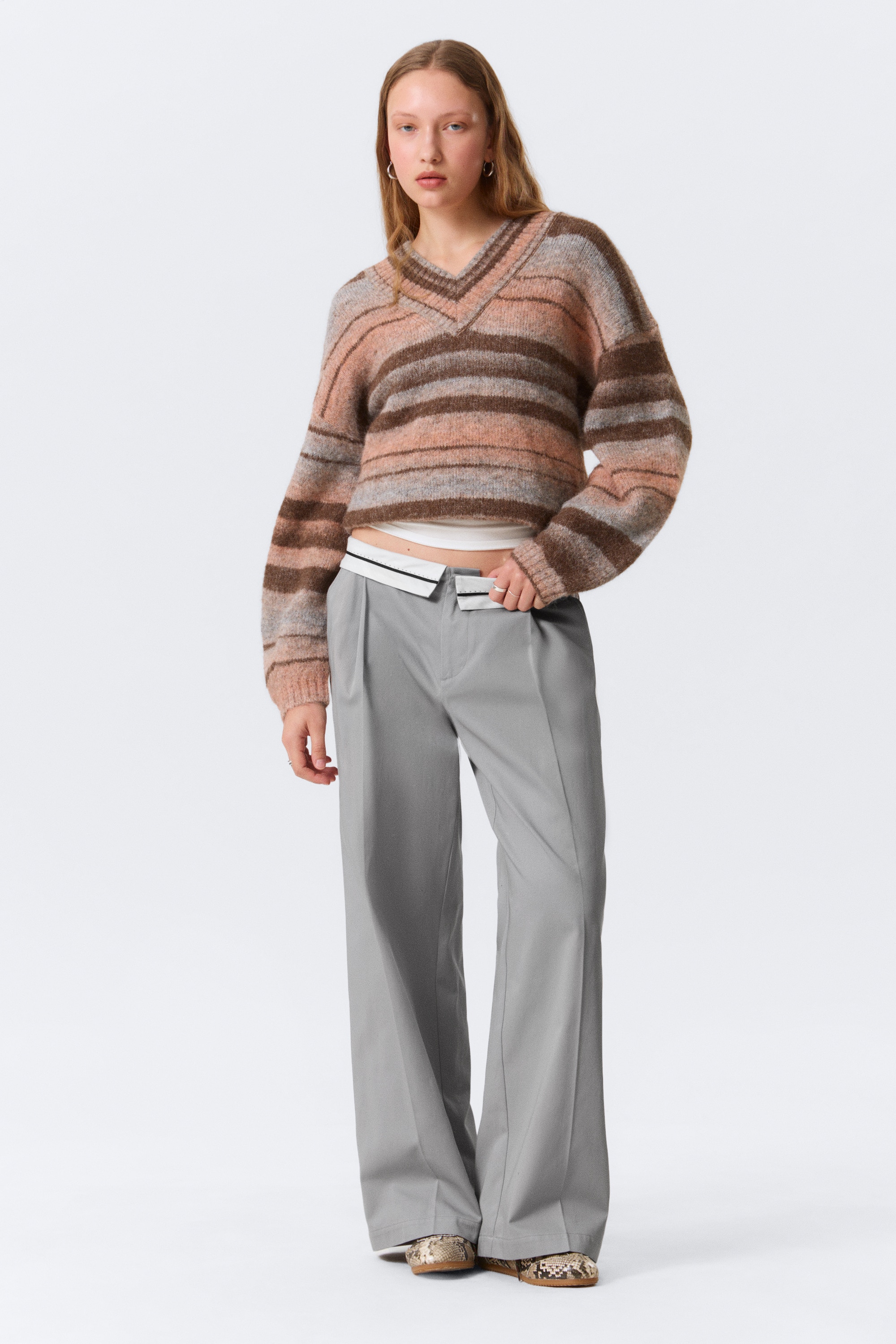 Broek van keperstof met omgeslagen taille en lage taille - Grijs/Beige