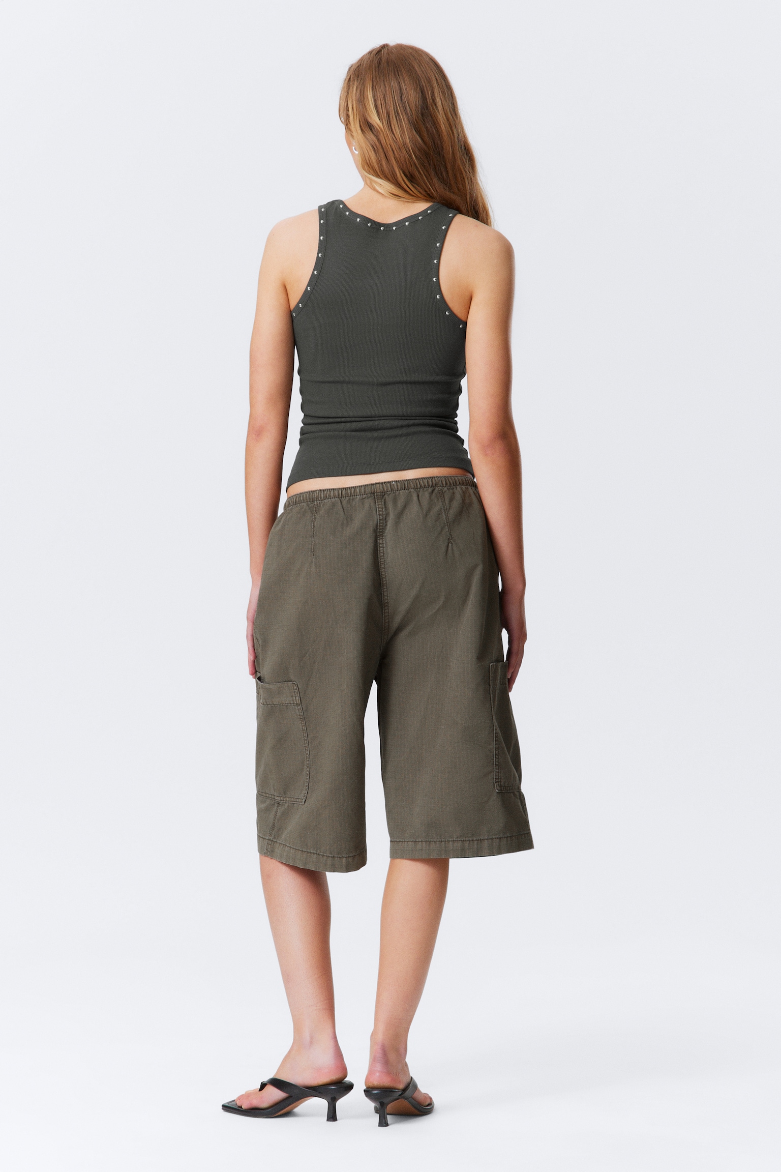 Top de tirantes con detalles de tachuelas - Gris oscuro - Tachuelas - 6