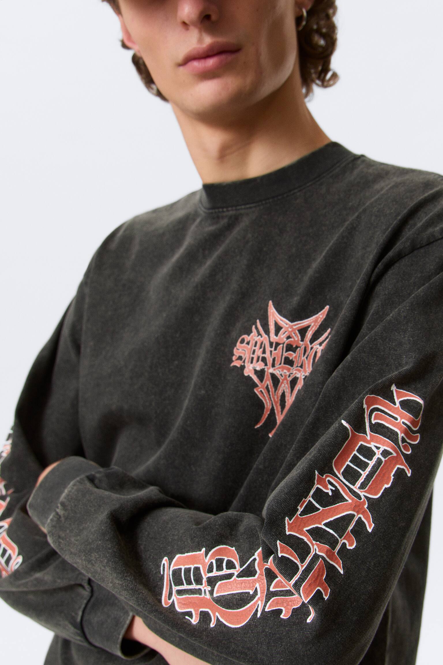 T-shirt graphique à manches longues décontracté - Gris délavé - Imprimé rouge - 3