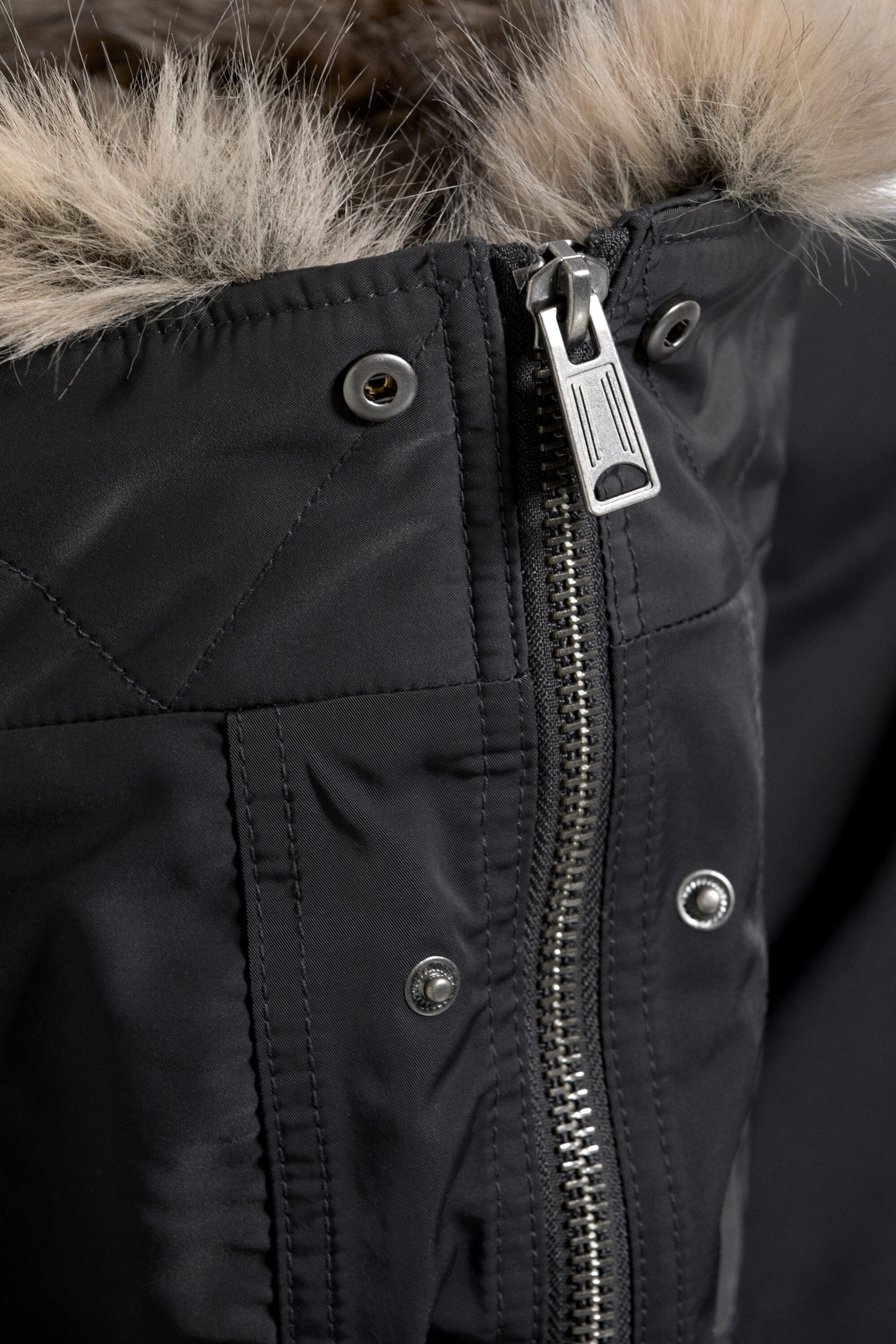 Dunkelgrau - Cropped Bomberjacke mit Kunstfellkapuze - 8