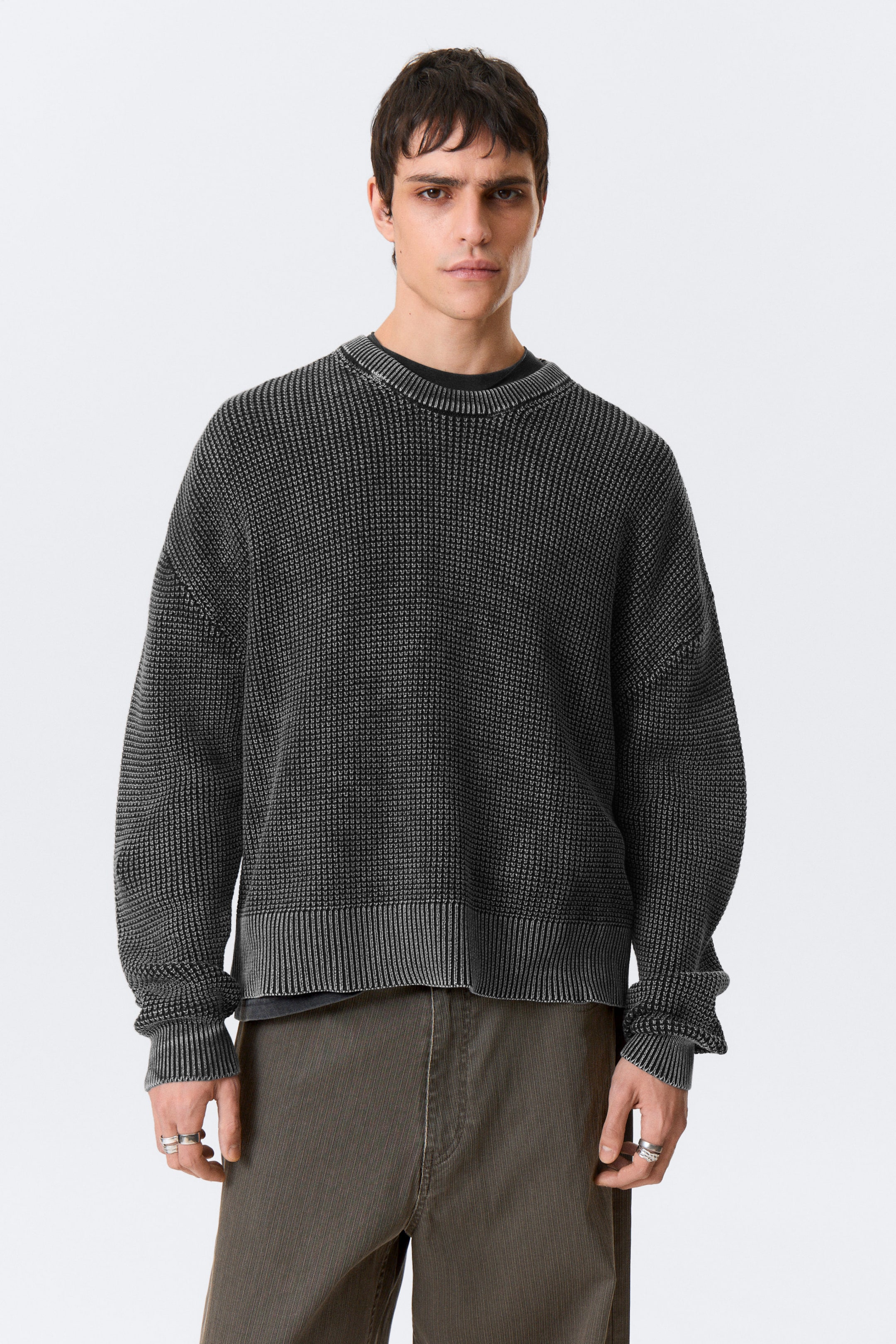 Verwaschenes Schwarz - Kastiger Oversized-Pullover in Washed-Optik - 2