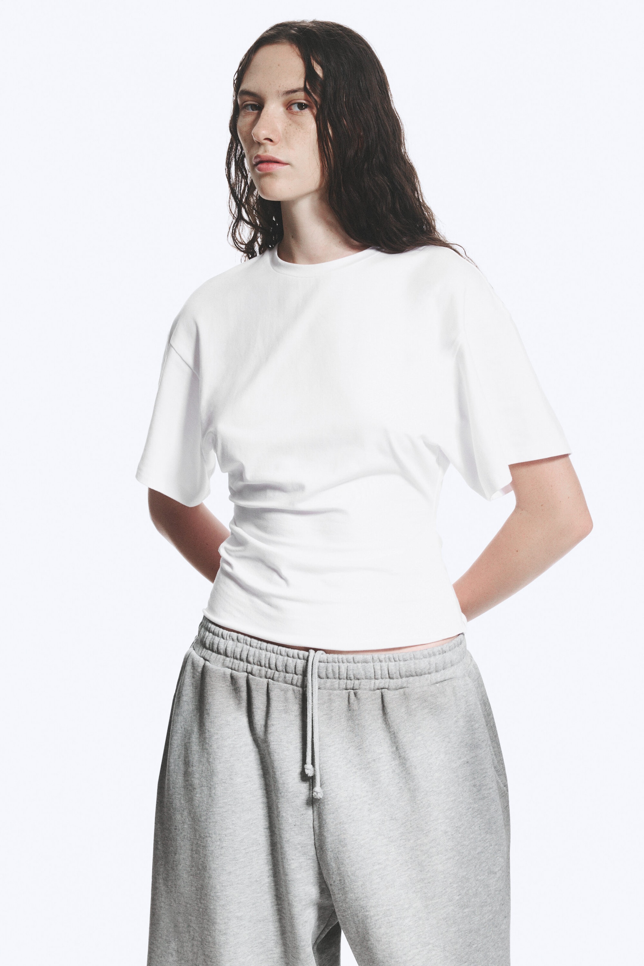 Weiß - DRAPIERTES, ENG ANLIEGENDES T-SHIRT - 2