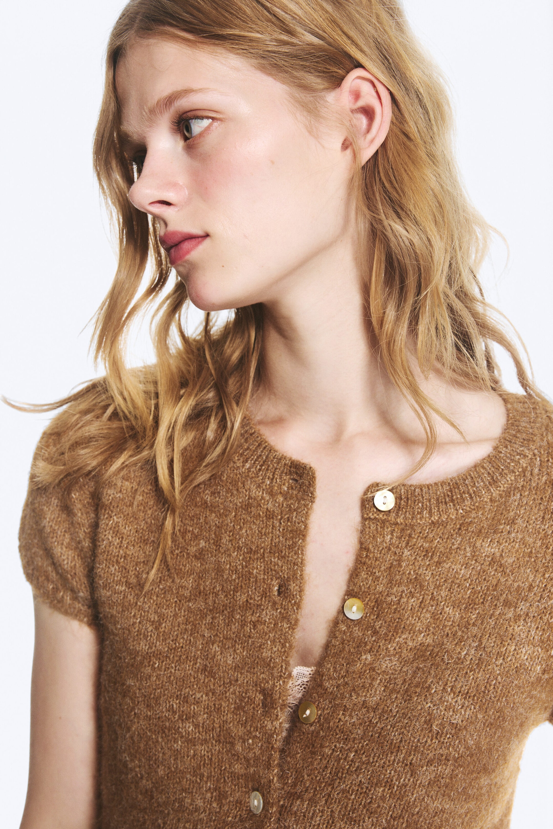 Gedecktes Braun - Kurzärmeliger Strickcardigan - 2