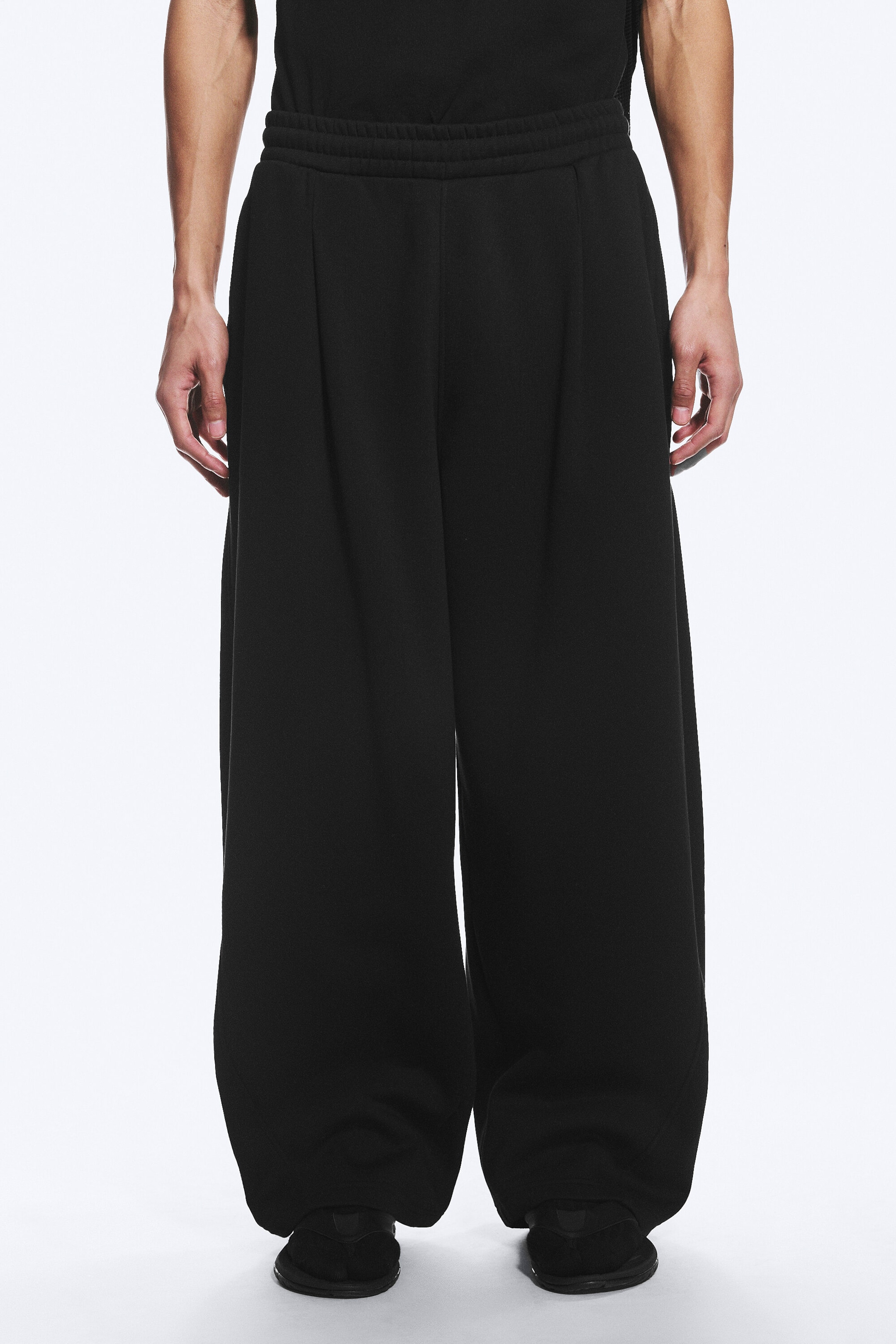 Donkerzwart - Loose Pleated Sweatpants - 2