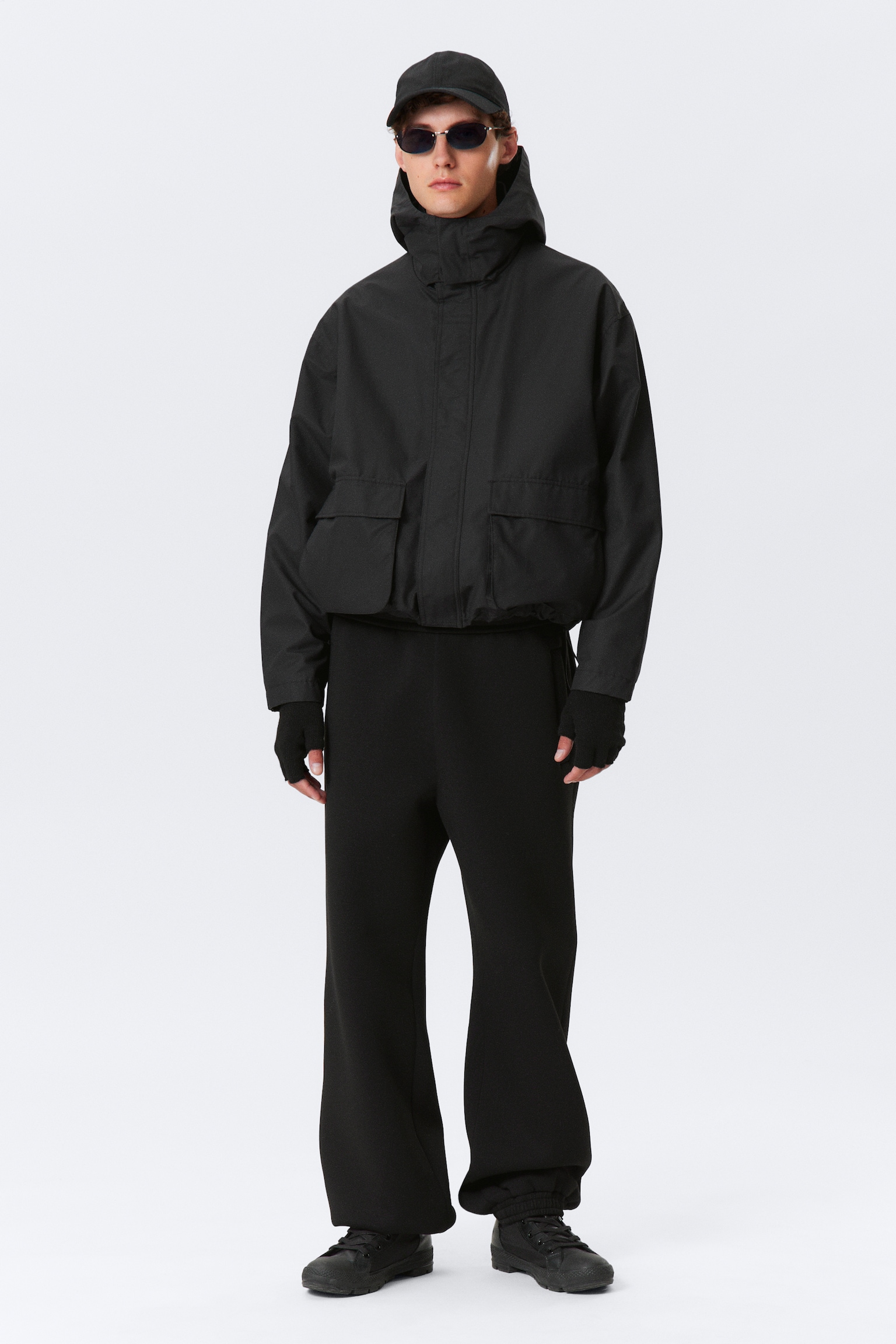 Locker geschnittene Kapuzenjacke - Schwarz/Dunkelbeige
