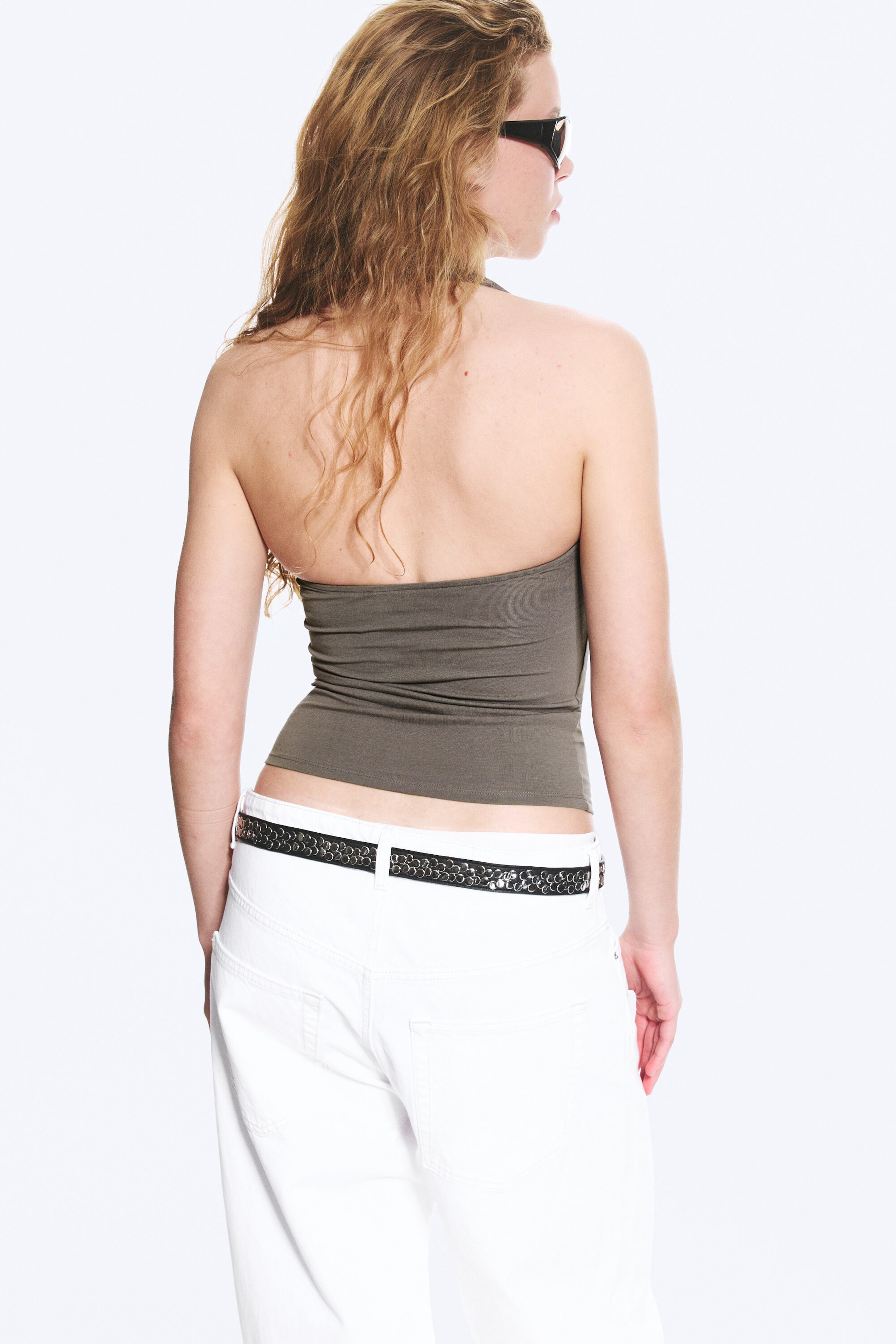 Staubiges Mittelgrau - Neckholder-Top mit quadratischem Ausschnitt - 2