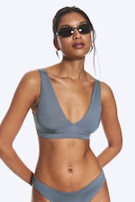 Taubenblau - Schimmer - Bikini-Top mit tiefem Ausschnitt zum Überziehen - 0